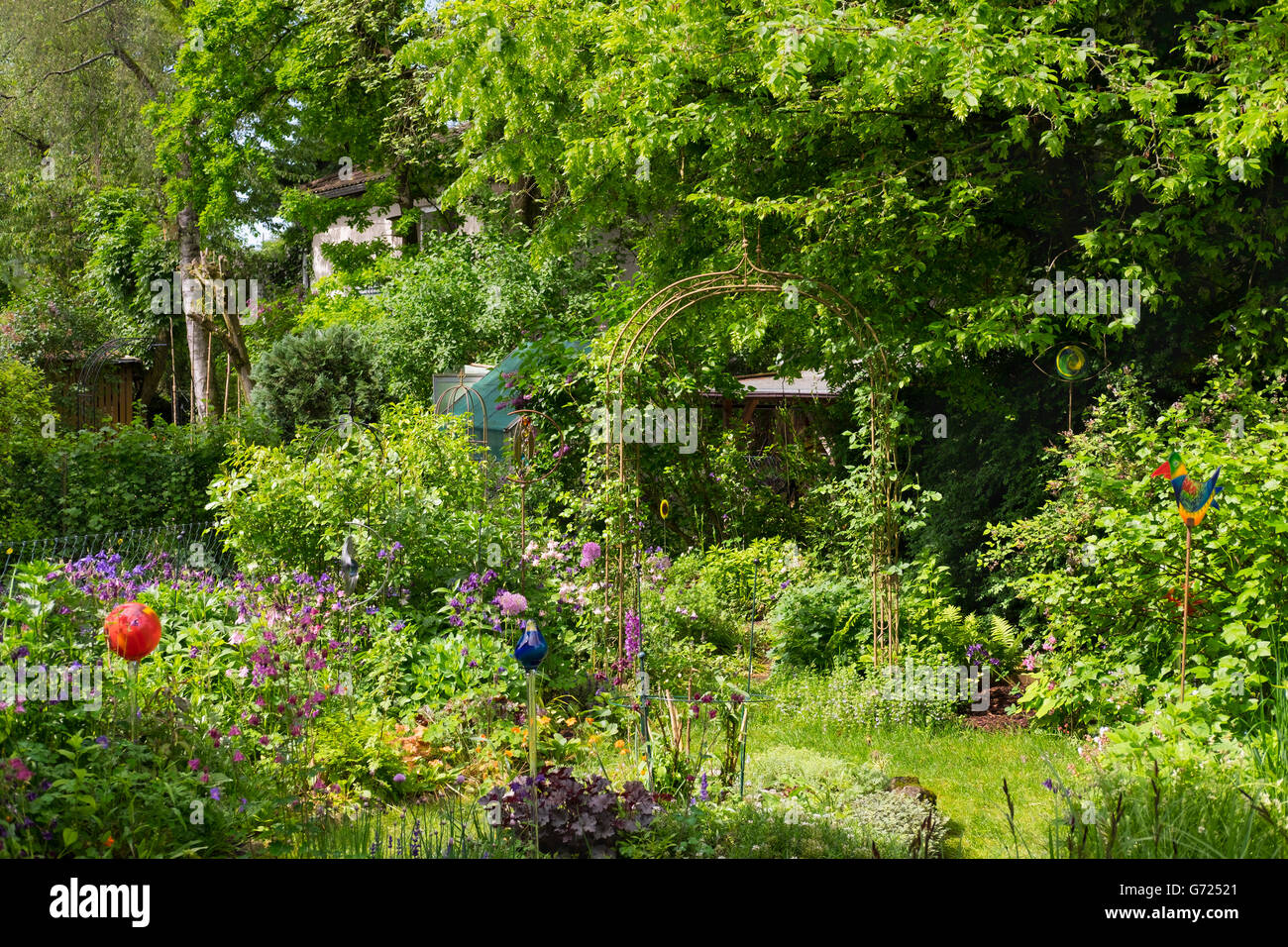 Kleinen Garten in einem Anwesen von Reihenhäusern, Geretsried, Upper Bavaria, Bavaria, Germany Stockfoto