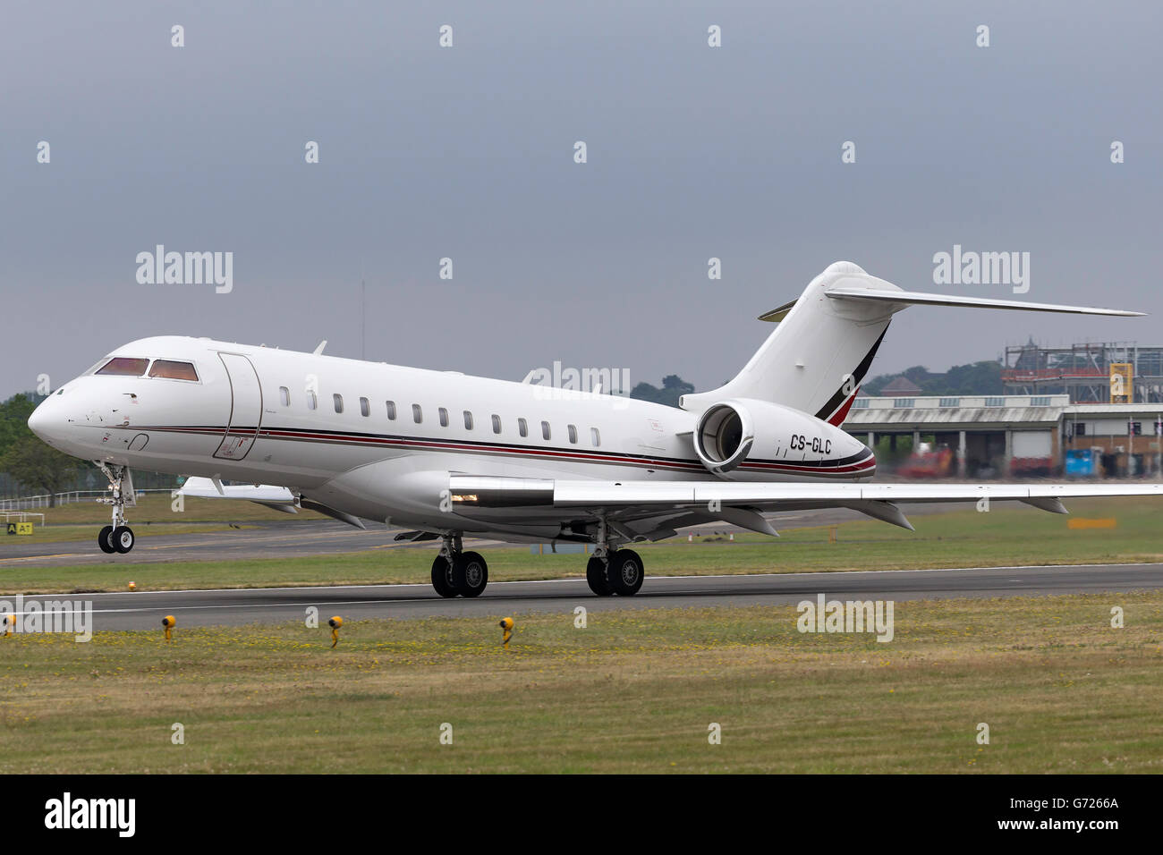 Netjets Bombardier Global Express Bd 700 1a10 Cs Glc Stockfotografie Alamy
