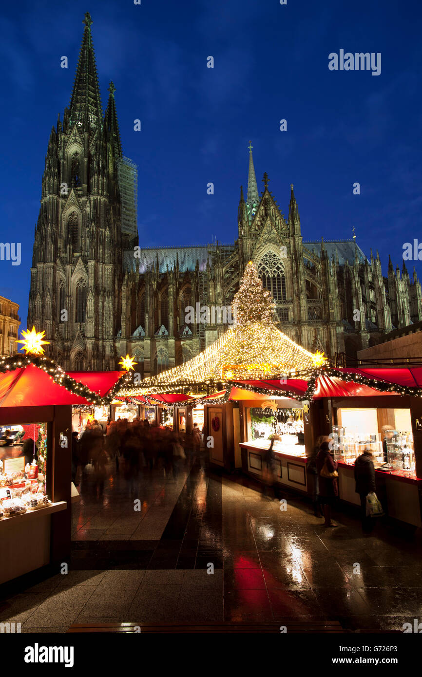 Marktplatz in der weihnachtszeit Fotos und Bildmaterial in hoher