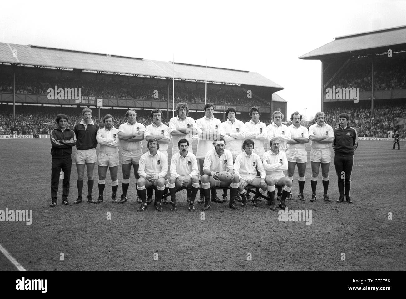 England Team gegen Frankreich. (Zur Prow l-r) Alastair Hignell, Colin Smart, Gary Pearce, John Scott, Nigel Horton, Richard Cardus, Paul Dodge, Peter Wheeler, Mike Rafter und Tony Neary. (Erste Reihe l-r) Neil Bennett, Mike Slemen, Bill Beaumont, Peter Kingston und Peter Squires. Stockfoto