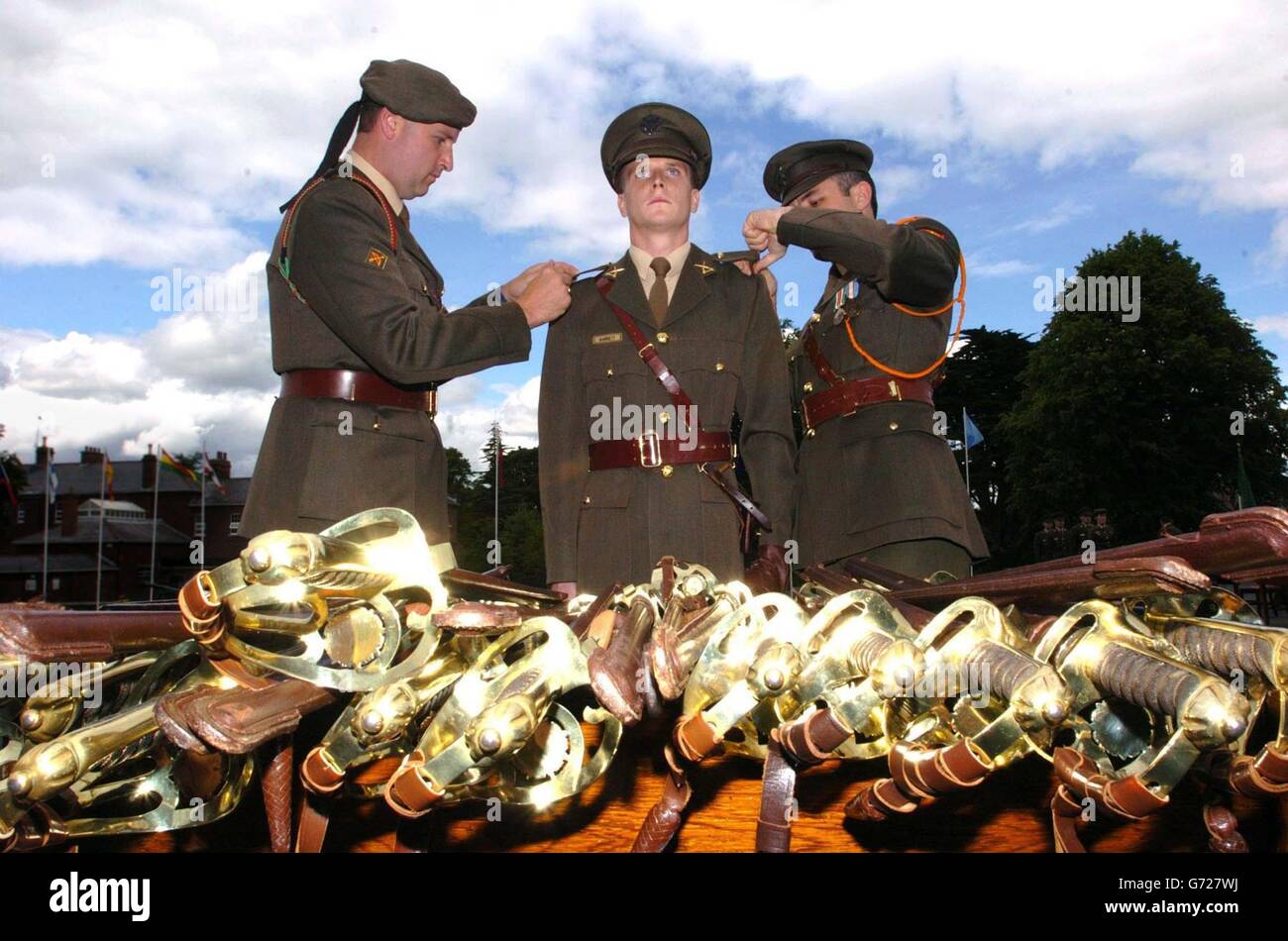 Cadet Declan Barrett aus Tralee, Co. Kerry, während seiner Inbetriebnahmezeremonie, im Military College, Defense Forces Training Center, Curragh Camp, Co Kildare, Irland. 46 Mitglieder der 79. Cadet-Klasse wurden nach 21 Monaten intensiver Ausbildung zum zweiten Lieutenant beauftragt. Stockfoto