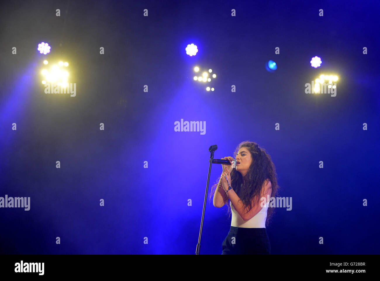 Lorde tritt auf der Bühne während des großen Wochenendes von Radio 1 im Glasgow Green auf. Stockfoto