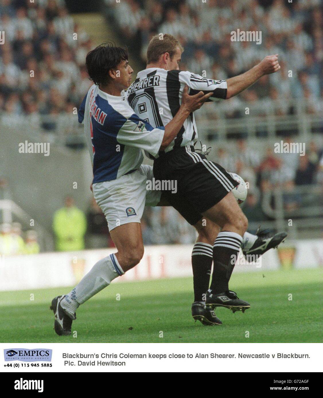 Newcastle United / Blackburn Rovers. Chris Coleman von Blackburn bleibt dem ehemaligen Teamkollegen Alan Shearer nahe Stockfoto