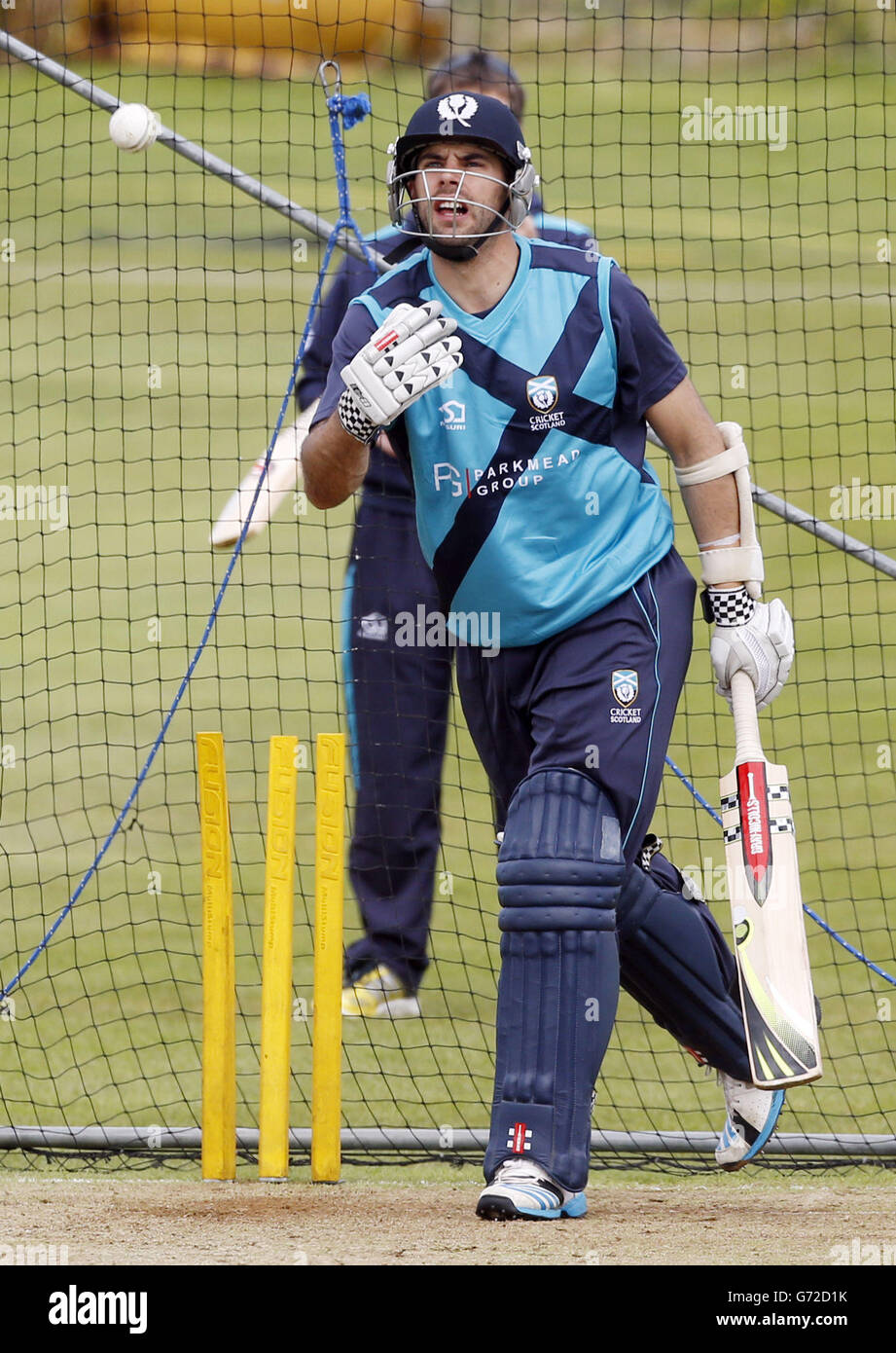 Schottland Kapitän Kyle Coetzer während der A-Trainingseinheit im Mannofield Cricket Ground, Aberdeen. DRÜCKEN Sie VERBANDSFOTO. Bilddatum: Donnerstag, 8. Mai 2014. Siehe PA Geschichte CRICKET Schottland. Bildnachweis sollte lauten: Danny Lawson/PA Wire. EINSCHRÄNKUNGEN: Nutzung unterliegt Einschränkungen. . Keine kommerzielle Nutzung. Weitere Informationen erhalten Sie unter der Nummer 44 (0)1158 447447.Schottland Kapitän Kyle Coetzer während der A-Trainingseinheit am Mannofield Cricket Ground, Aberdeen. DRÜCKEN Sie VERBANDSFOTO. Bilddatum: Donnerstag, 8. Mai 2014. Siehe PA Geschichte CRICKET Schottland. Bildnachweis sollte lauten: Danny Lawson/PA Wire. Stockfoto