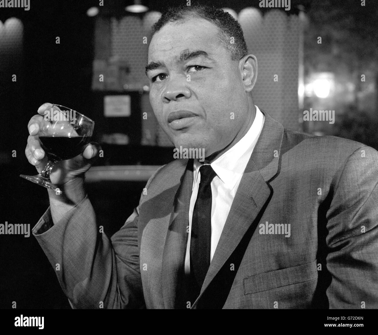 Der ehemalige Schwergewichtsweltmeister Joe Louis im Pigalle Sporting Club im Londoner West End, wo er als Gastgeber fungieren soll. Louis, 51, ist ein Glücksspiel-Fan und es war vor zwei Wochen nach einem Spiel in Phoenix, Arizona, dass Bob C. Wilson, ein Direktor des Pigalle Sporting Club, ihn bat, nach England zu kommen, um den Posten zu übernehmen. Stockfoto