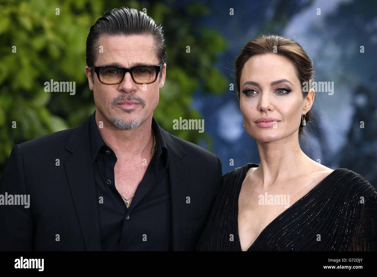 Brad Pitt und Angelina Jolie bei der Premiere von Maleficent im Kensington Palace, London. Stockfoto