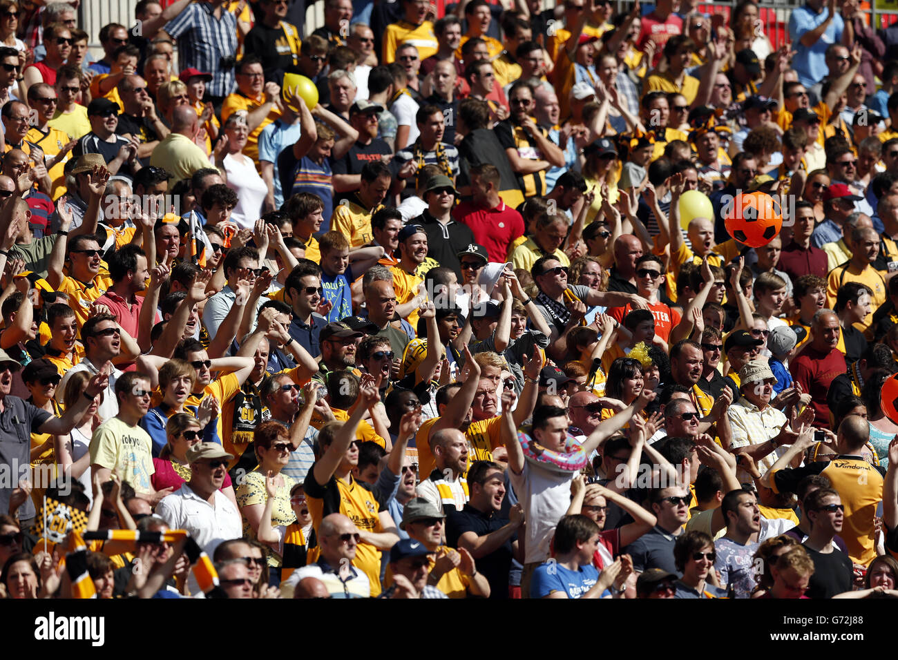 Fußball - Skrill Football Conference - Play-off-Finale - Cambridge United / Gateshead - Wembley. Cambridge United Fans Stockfoto