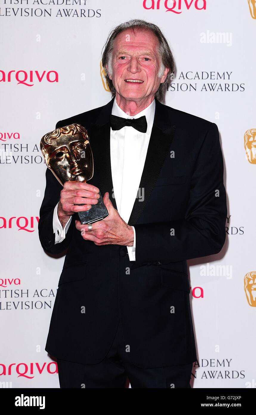 David Bradley mit dem Supporting Actor Award für Broadchurch, bei den Arqiva British Academy Television Awards 2014 im Theatre Royal, Drury Lane, London. Stockfoto