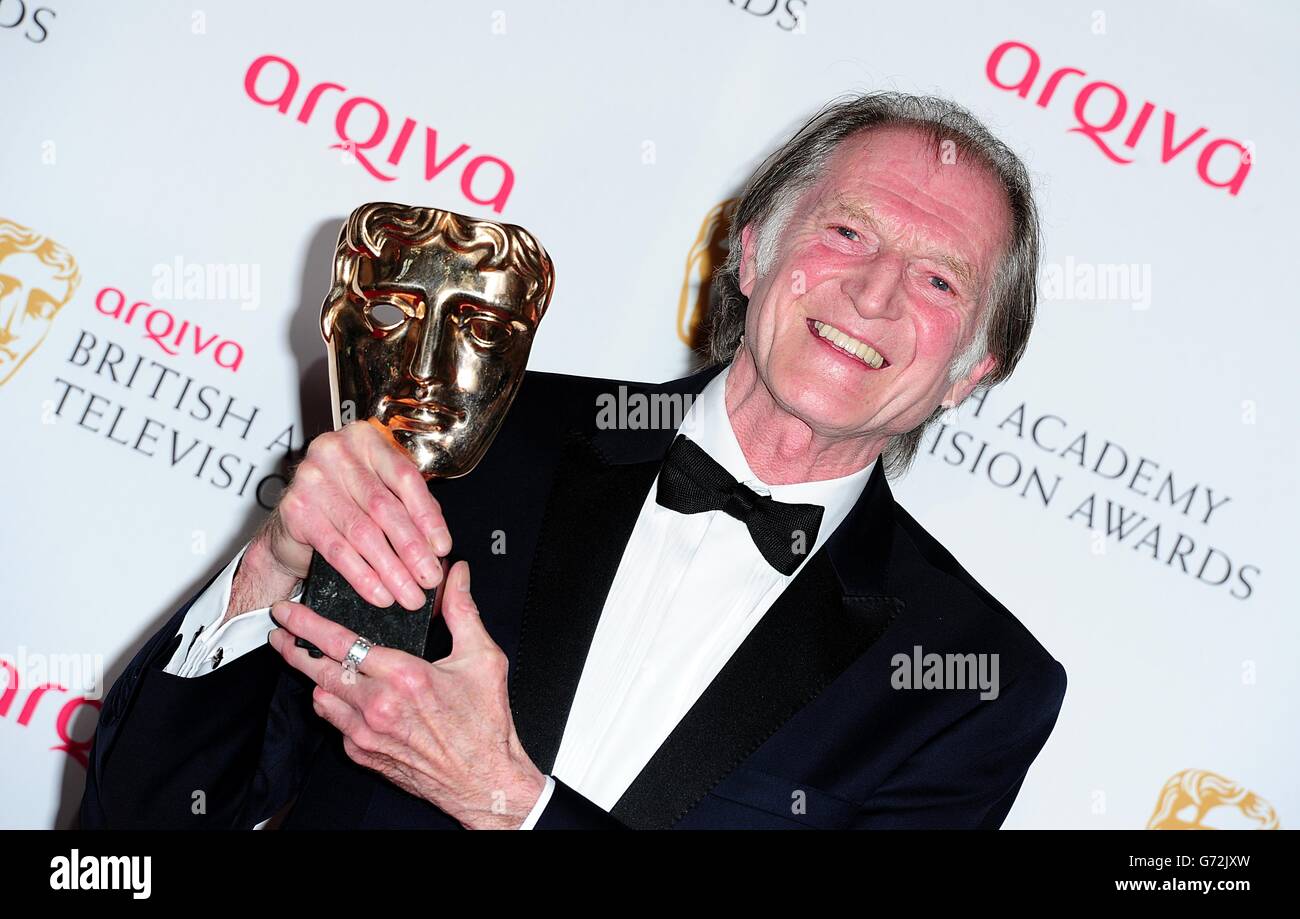 David Bradley mit dem Supporting Actor Award für Broadchurch, bei den Arqiva British Academy Television Awards 2014 im Theatre Royal, Drury Lane, London. Stockfoto