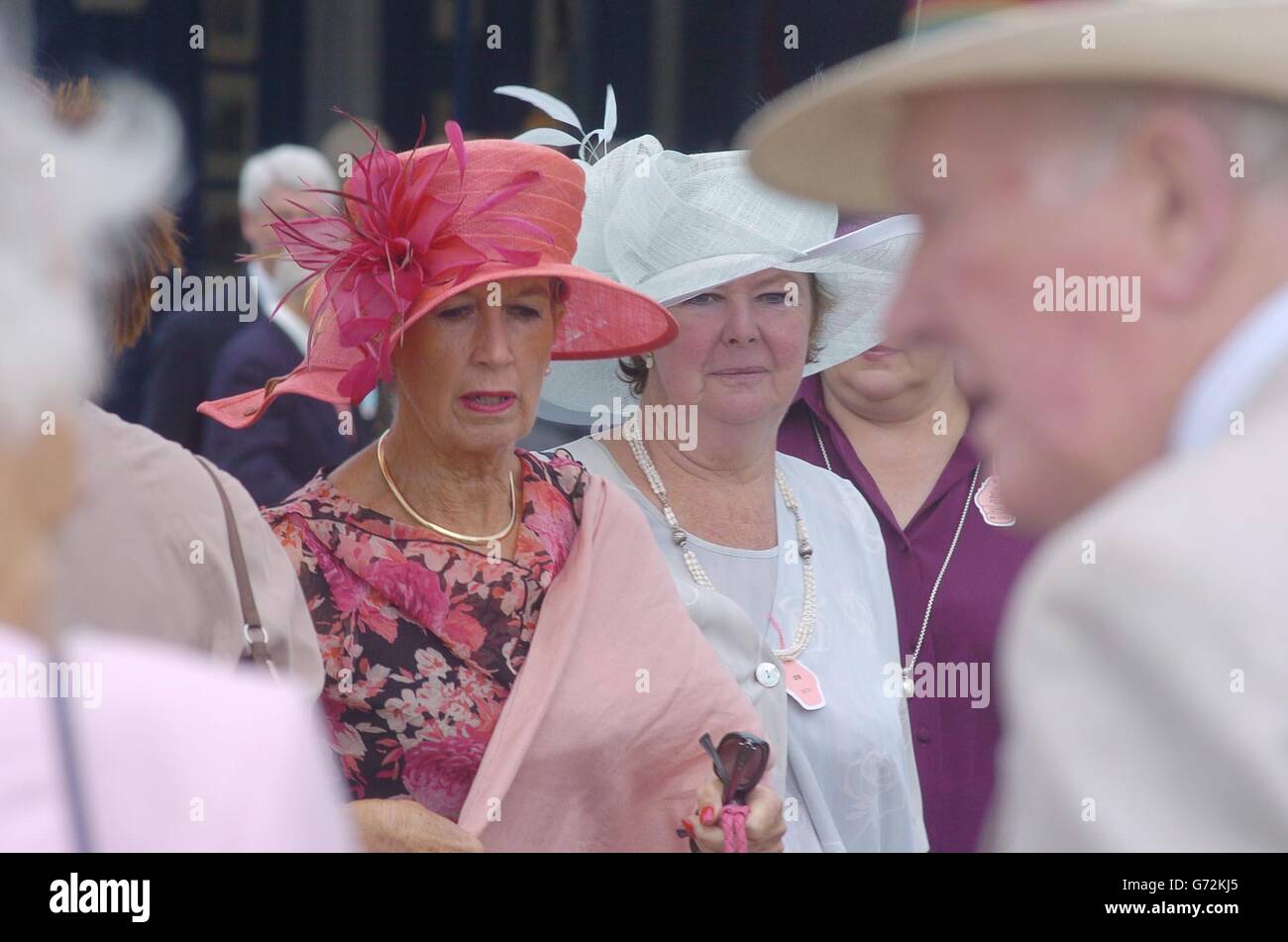 Menschenmassen versammeln sich bei der Henley Royal Regatta in Henley-on-Thames. Die Veranstaltung, die am Mittwoch begann, läuft bis Sonntag und wird 470 Crews umfassen, von denen 100 aus Übersee aus 19 verschiedenen Nationen kommen. Stockfoto