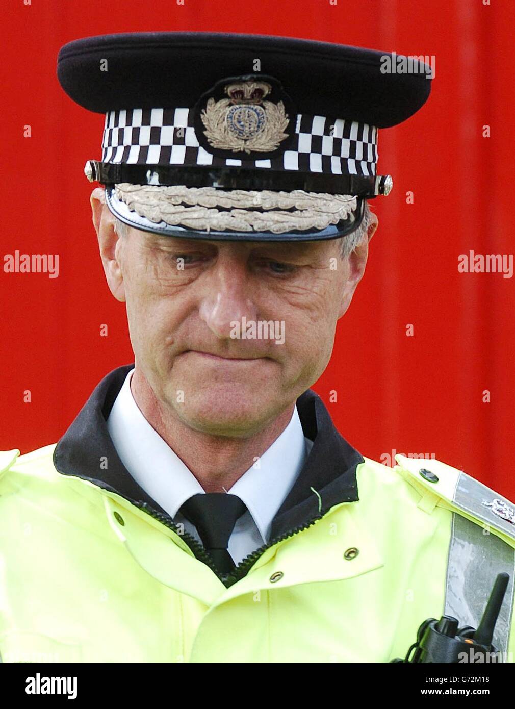 David Westwood, Chief Constable der Humberside Police, verlässt sein Haus in Sutton bei Hull, an dem Tag, an dem die Humberside Police Authority ein weiteres Treffen abhalten wird, um über seine Zukunft zu diskutieren. Stockfoto