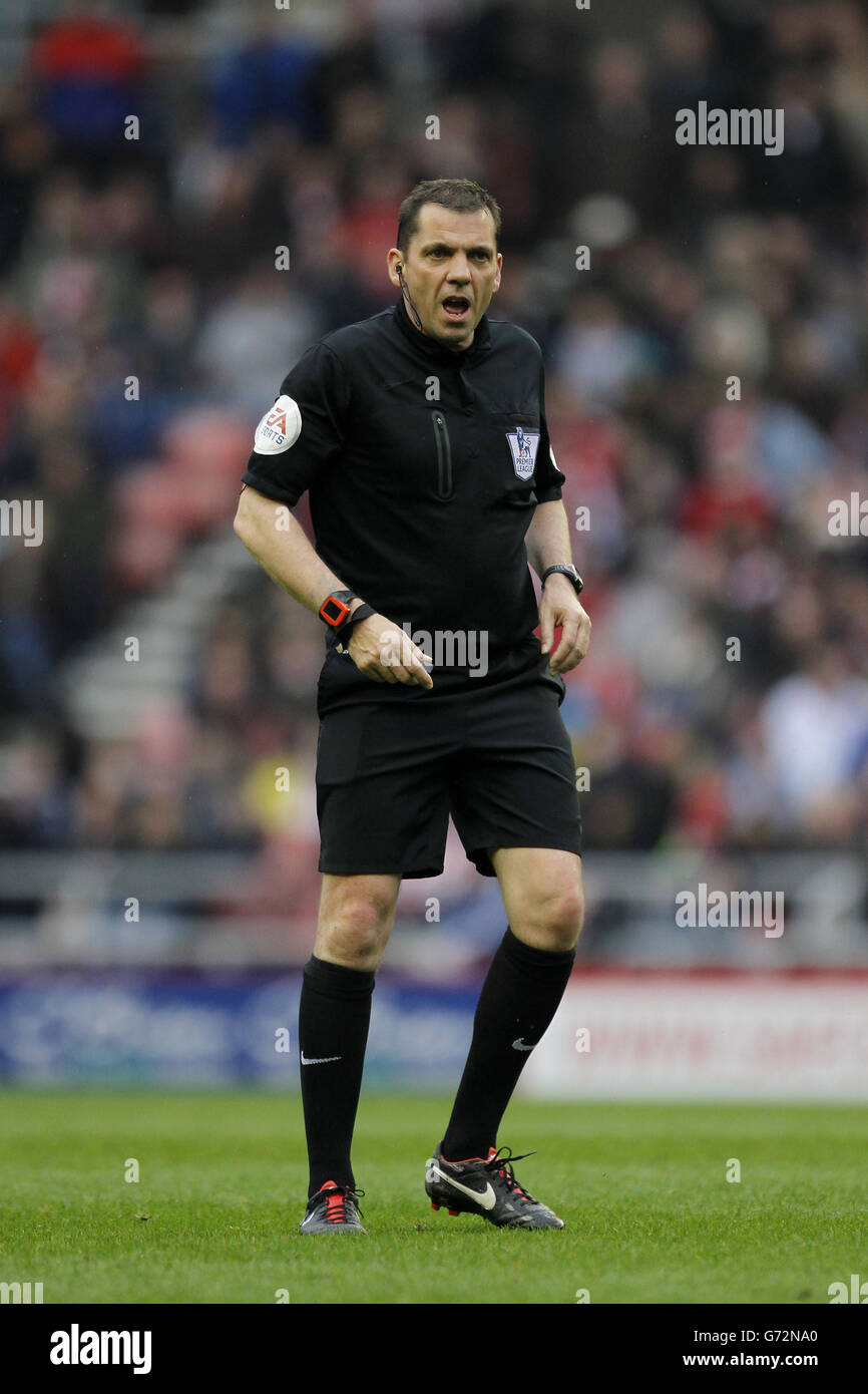Fußball - Barclays Premier League - Sunderland / Cardiff City - Stadion des Lichts. Phil Dowd, Schiedsrichter Stockfoto