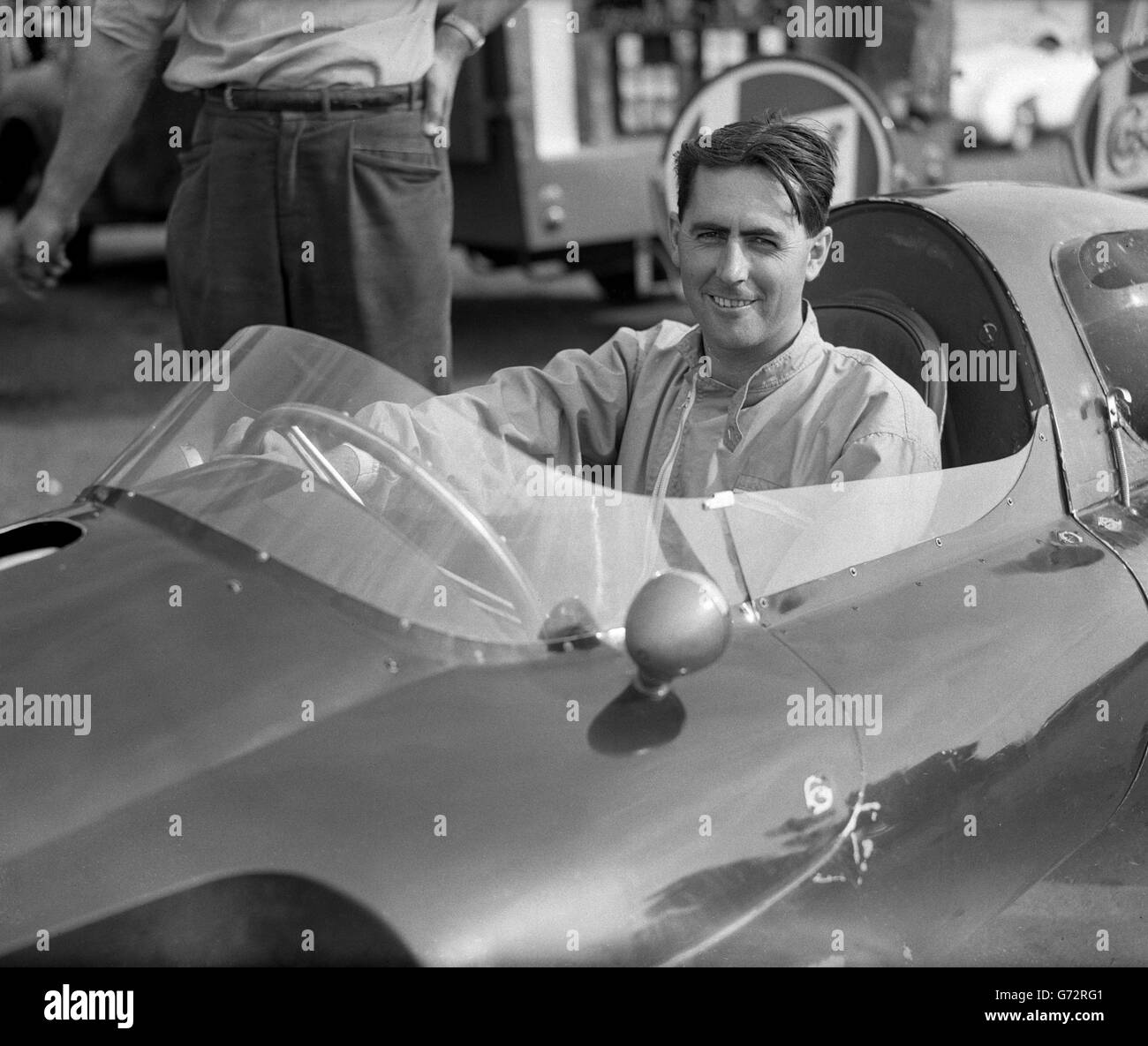 Motorsport - Jack Brabham - Brands Hatch. Der australische Fahrer Jack Brabham saß in Brands Hatch in seinem Tojeiro Jaguar. Stockfoto