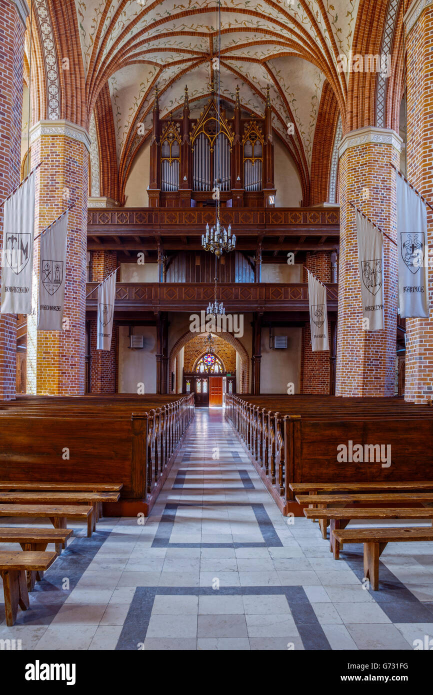 Trzebiatow, Polen, Westpommern, Innere einer gotischen Kirche. Stockfoto