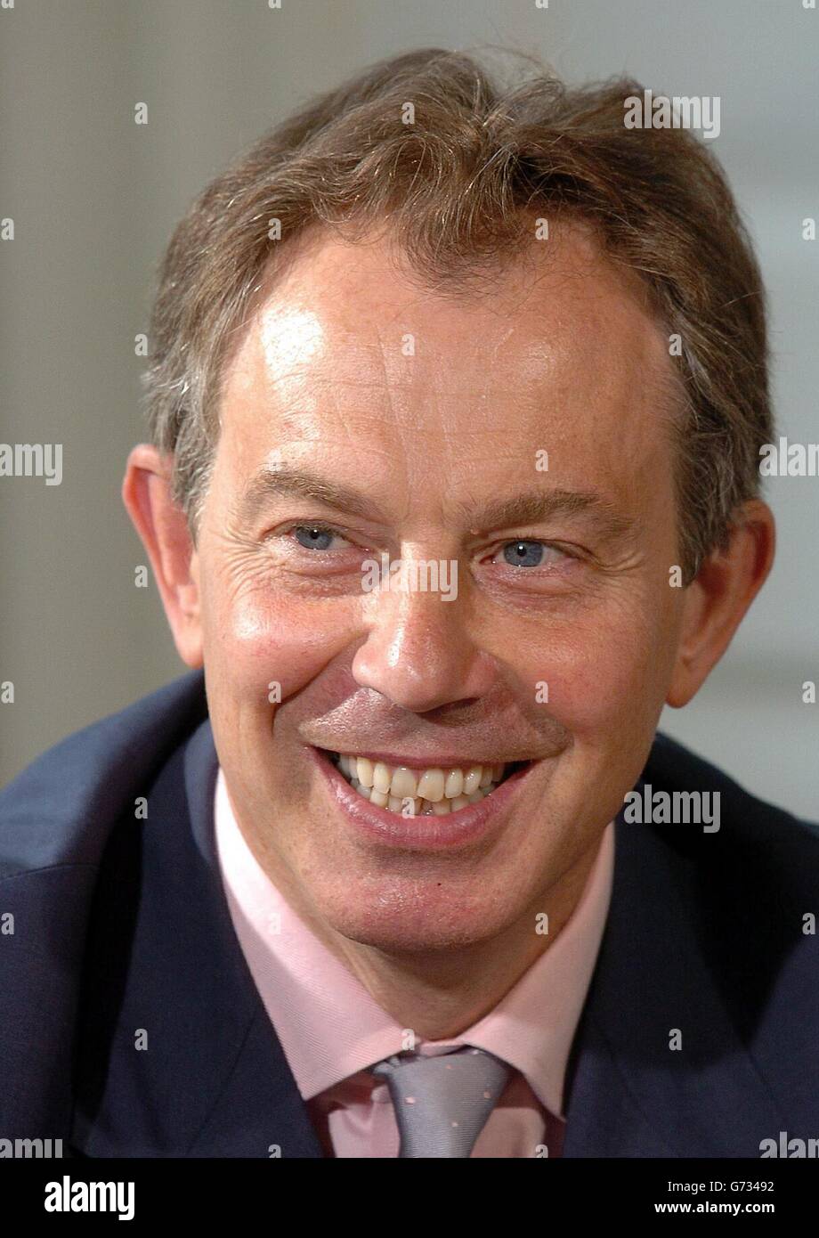Premierminister Tony Blair, der an einem Live-Web-Chat mit Mitgliedern des Lehramts und des Bildungswesens teilnimmt. Dies folgt auf die Einführung des Fünfjahresplans für Bildung. Stockfoto