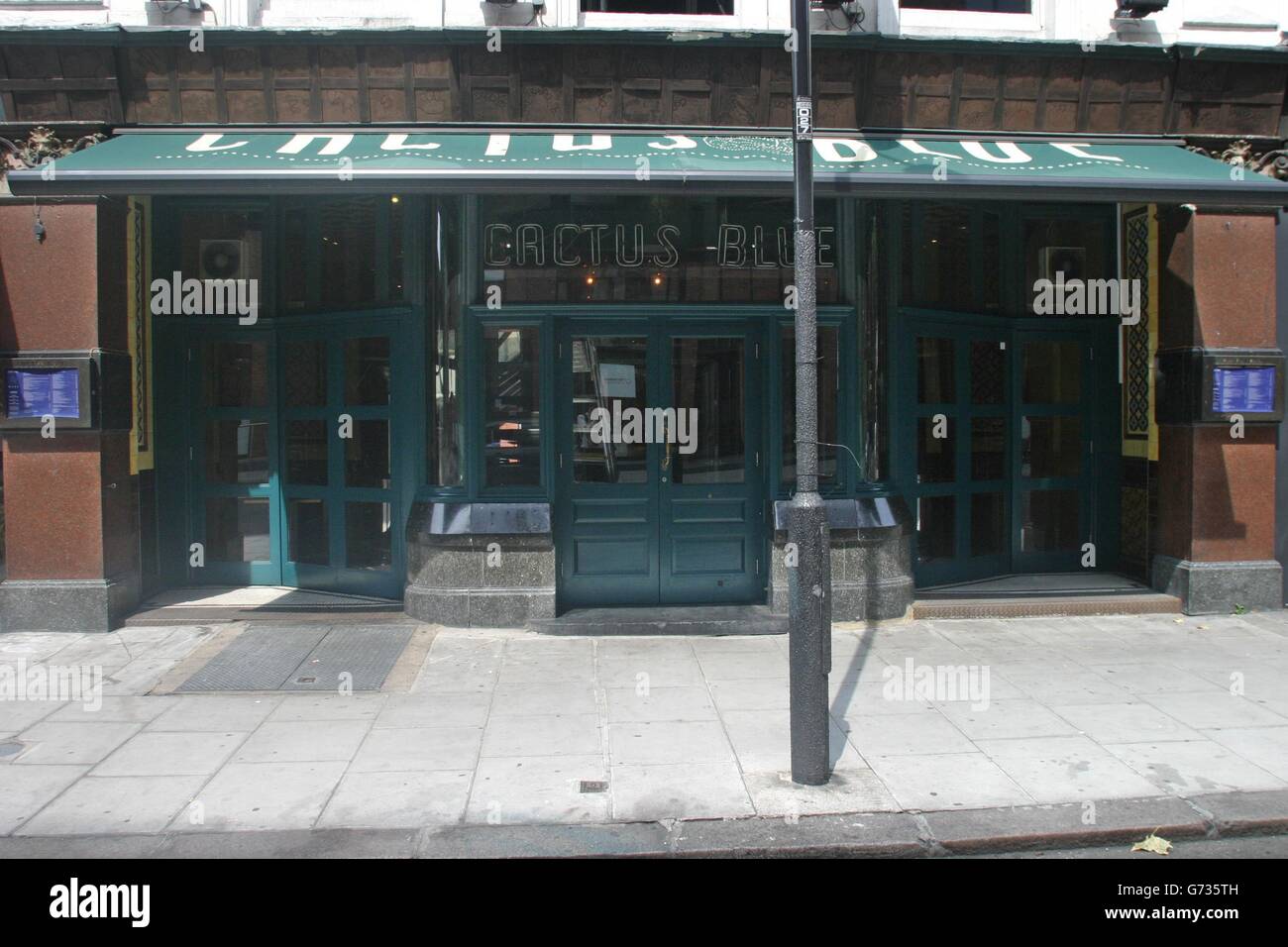 Die Cactus Blue Bar in der Londoner Fulham Road, wo James Hewitt, der ehemalige Liebhaber von Diana, Prinzessin von Wales, am Mittwochabend unter dem Verdacht verhaftet wurde, im Besitz einer Droge der Klasse A zu sein. Er wurde über Nacht festgehalten und wird von der Polizei verhört. Stockfoto