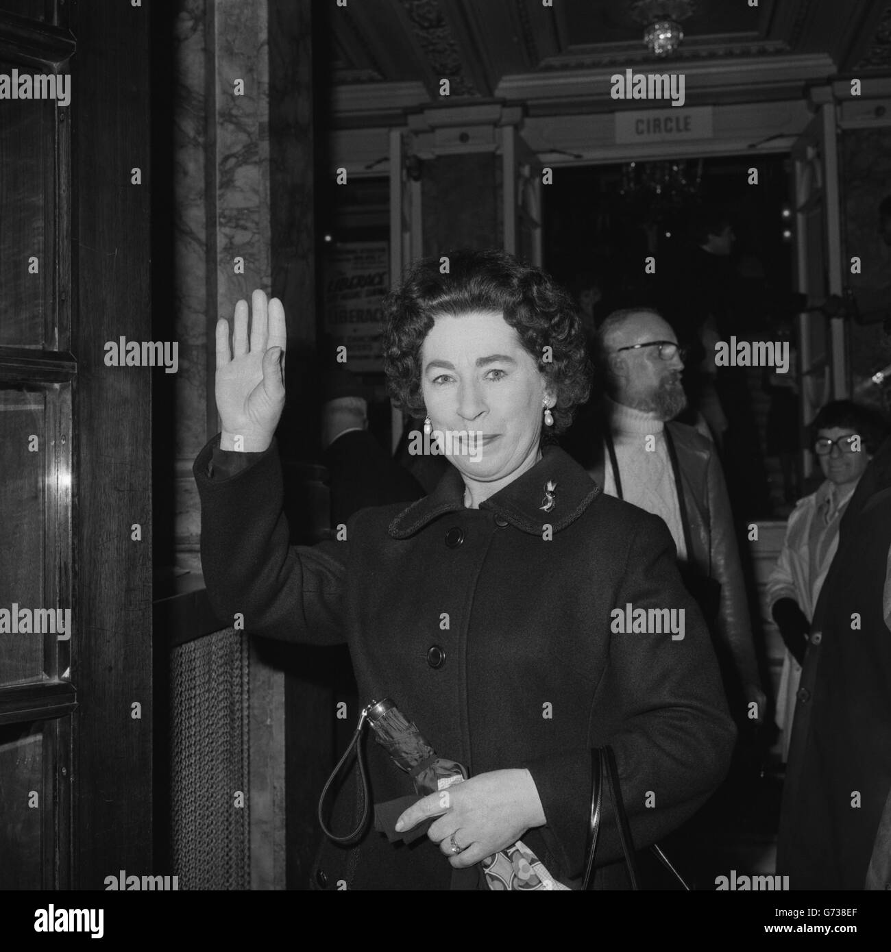 Jeanette Charles bei der Ankunft im London Palladium zur Eröffnung der zweiwöchigen Saison von Ginger Roger. Stockfoto