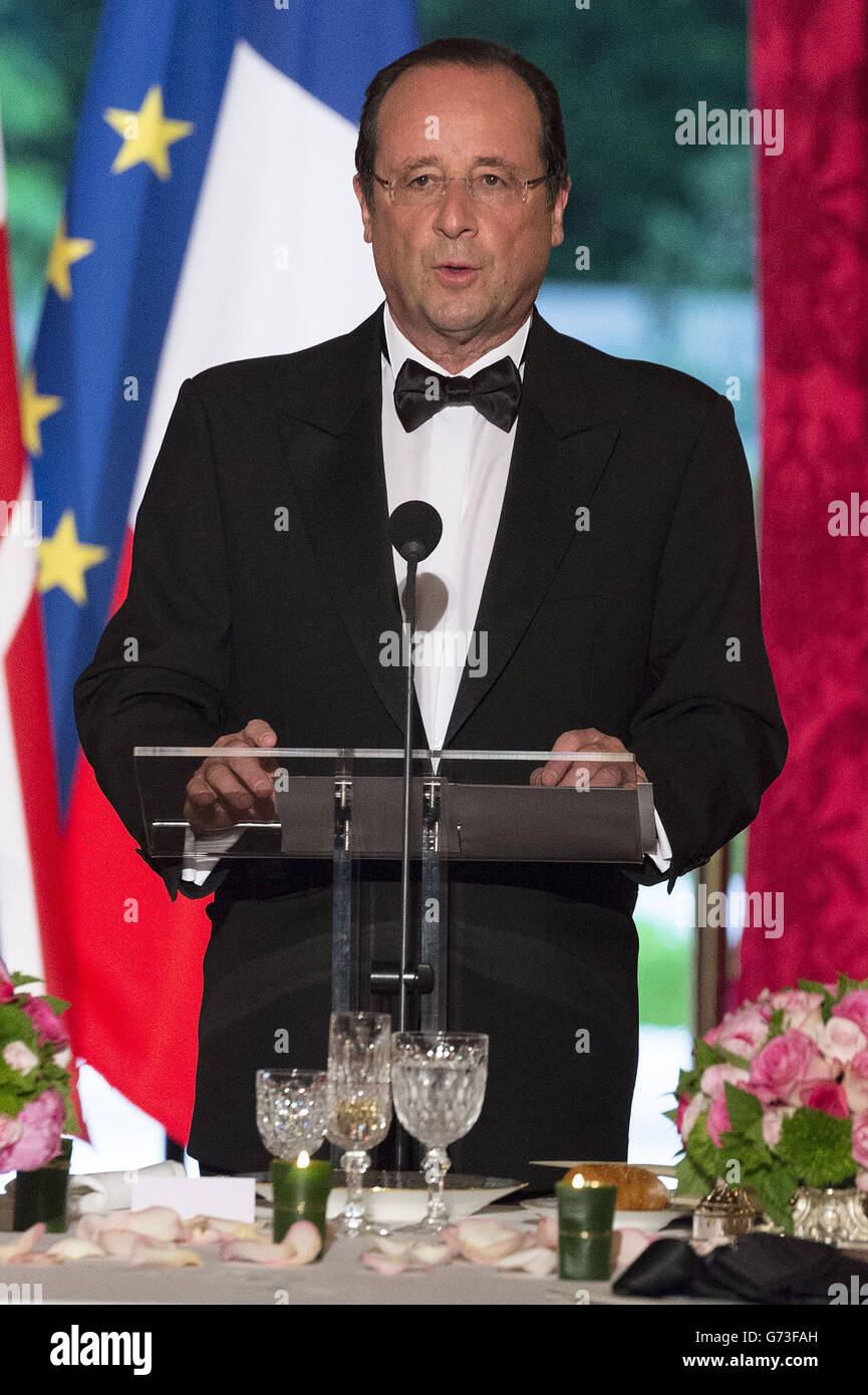 Präsident Francois Hollande von Frankreich spricht während eines Staatsbanketts im Elysee Palace, Paris, an dem Königin Elisabeth II. Und der Herzog von Edinburgh im Rahmen des Staatsbesuchs der Königin in Frankreich teilnahmen. Stockfoto