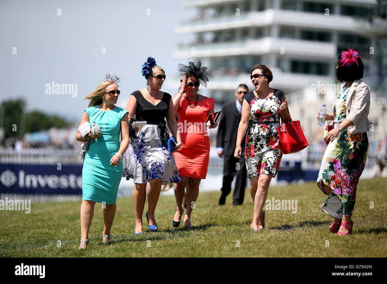 Pferderennen Sie - Investec Ladies Day 2014 - Epsom Downs Racecourse Stockfoto