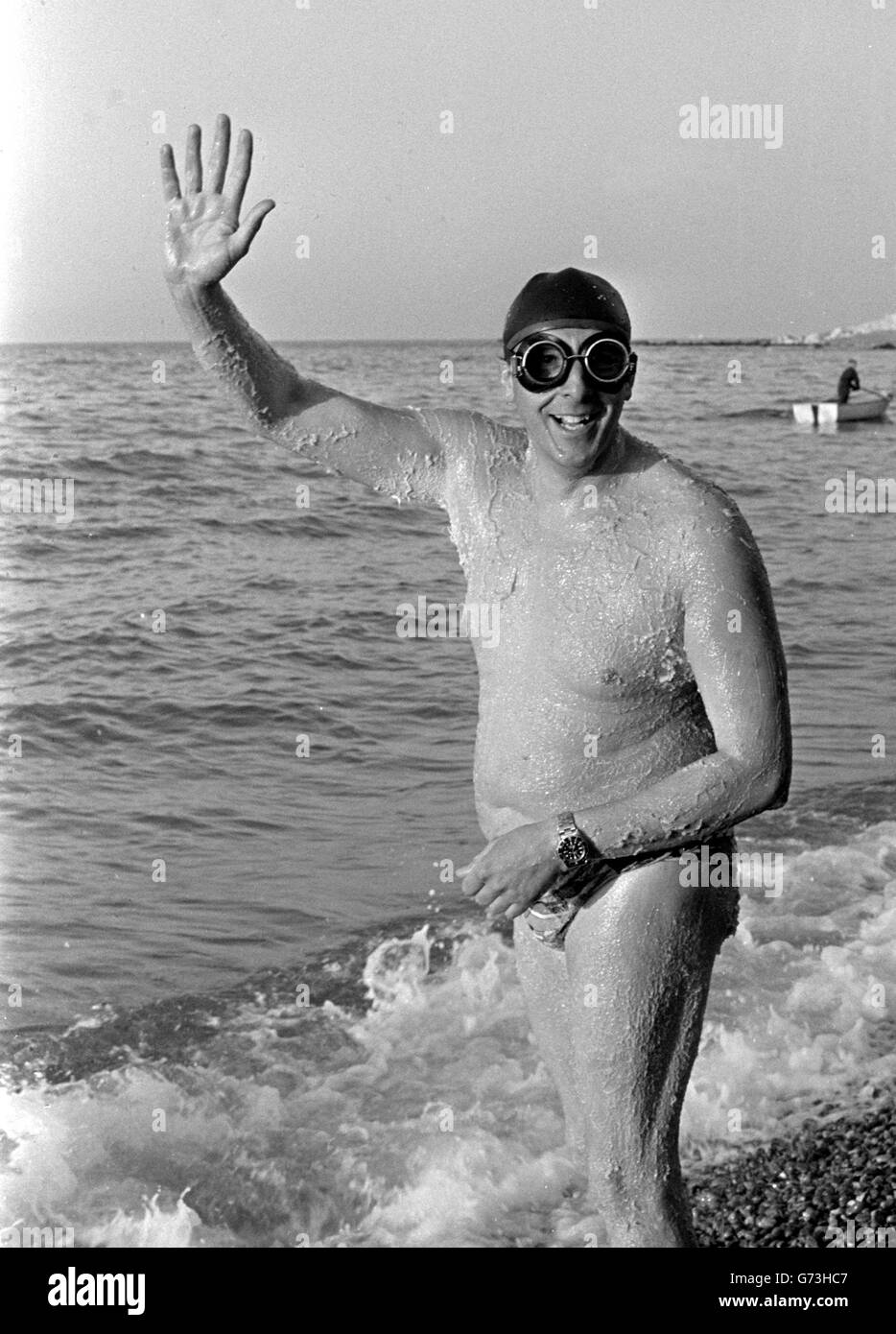 Alle gefettet und bereit, den Kanal von Dover zu schwimmen, ist Mike Read, 39, aus Sproughton, Ipswich, der den Titel des King of the Channel für die größte Anzahl erfolgreicher Schwimmer zurückgewinnen wollte. Er verlor letzte Woche an den Australier des Renford. Er hofft, sein 20. Kanalschwimmen zu beenden Stockfoto