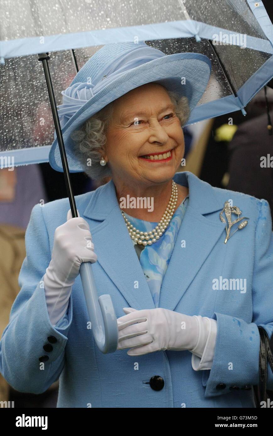 Königin Elizabeth II - Royal Society of Arts Gartenparty Stockfoto