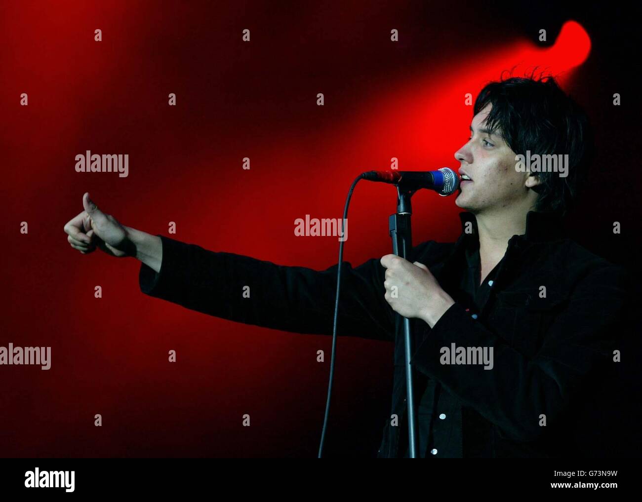 Julian Casablancas, der Sänger von The Strokes on the on the main-Inszenierung am zweiten Tag von T in the Park, dem zweitägigen Musikfestival-Event in Balado nahe Stirling am Sonntag Stockfoto