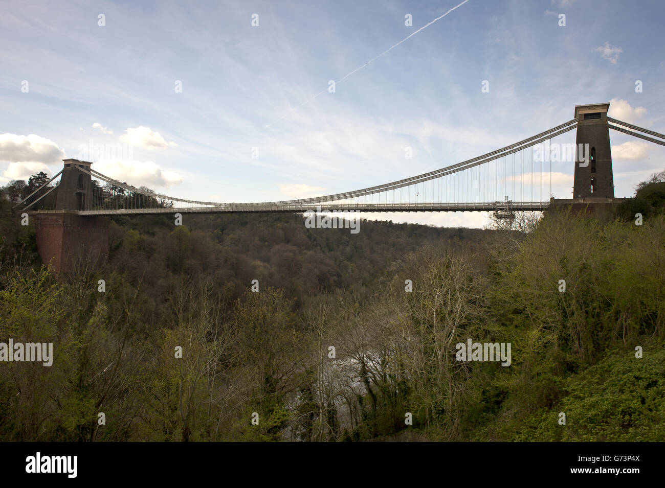 Die Clifton Suspension Bridge, entworfen von Isambard Kingdom Brunel, die die Avon Gorge und den Fluss Avon überspannt und Clifton in Bristol mit Leigh Woods in North Somerset verbindet. Die Brücke wurde 1864 eröffnet und ist ein denkmalgeschütztes Gebäude der Klasse I, das Teil der Straße B3129 ist, für die eine Maut zu überqueren ist Stockfoto