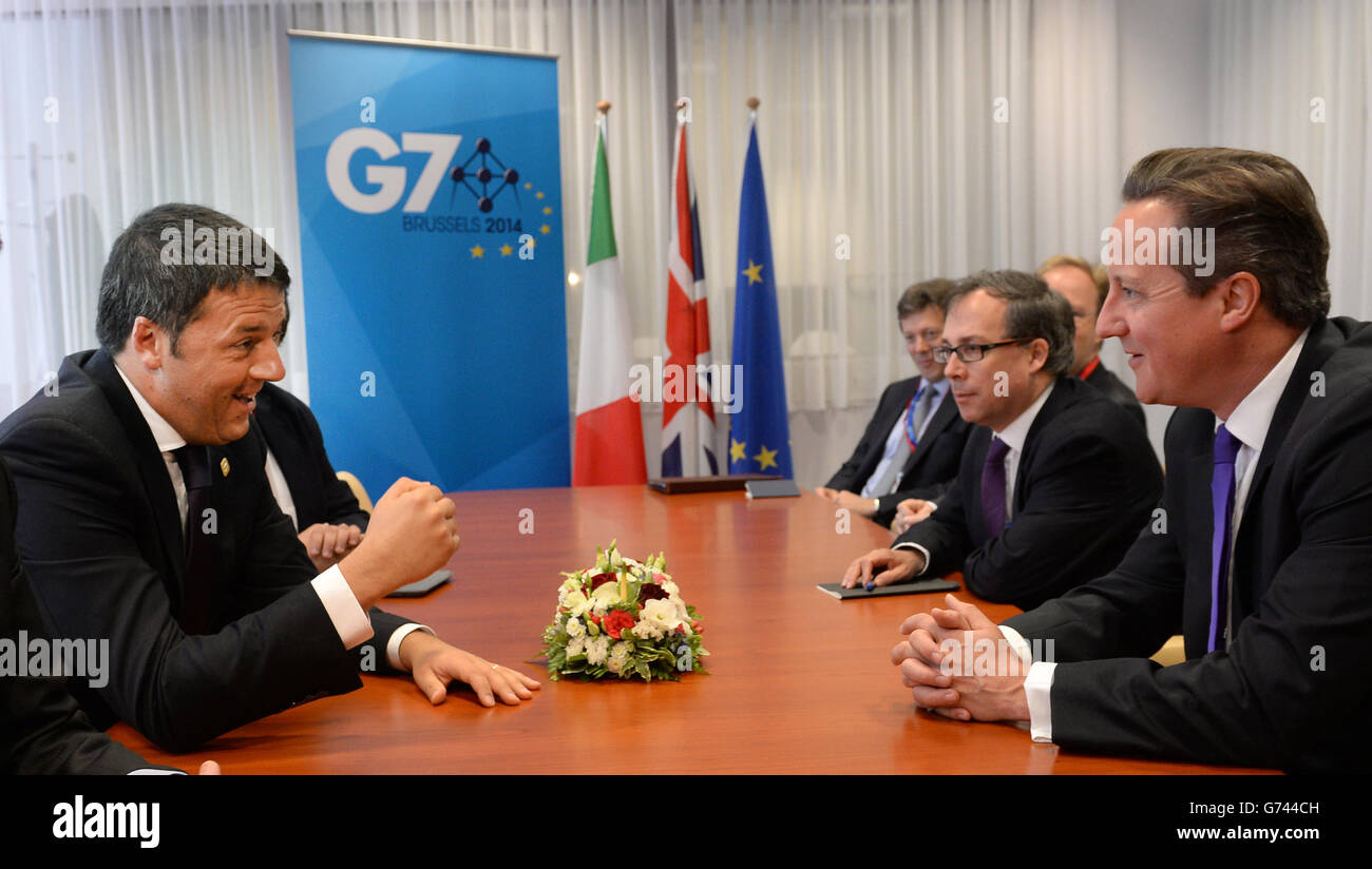 Premierminister David Cameron trifft sich mit dem italienischen Premierminister Mateo Renzi während des G7-Gipfels am EU-Hauptsitz in Brüssel, Belgien. Stockfoto