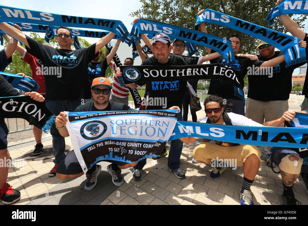 Fans am geplanten Austragungsort von David Beckham's Miami Beckham United, MLS Soccer Franchise auf dem Tiefwasserboot neben der Heimat von NBA Side The Miami Heat in Miami, USA. Stockfoto
