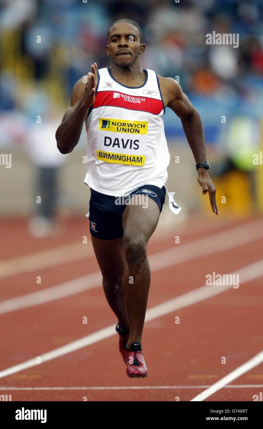 Malachi Davis läuft in den 400 Metern während der Norwich Union International Athletics Meeting in Birmingham Alexander Stadium. Stockfoto