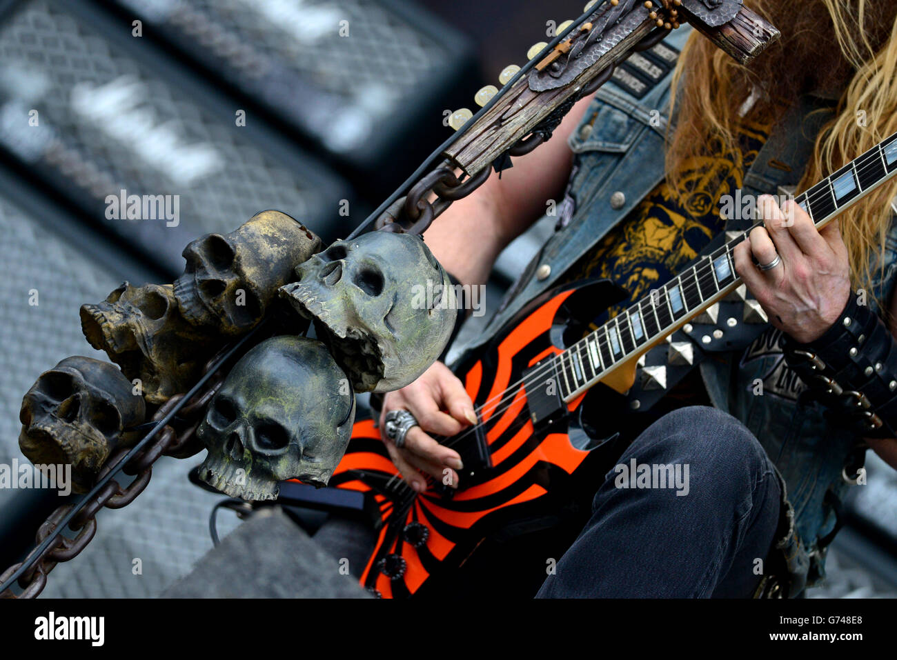 Detail als Zakk Wylde von Black Label Society während des ersten Tages des 2014 Download Festivals im Donington Park auftritt. DRÜCKEN Sie VERBANDSFOTO. Bilddatum: Freitag, 13. Juni 2014. Bildnachweis sollte lauten: Lewis Stickley/PA Wire Stockfoto