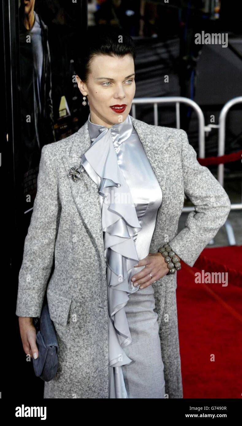 Schauspielerin Debi Mazar kommt zur Premiere des neuen Thrillerfilms 'Collateral' in Los Angeles. Stockfoto