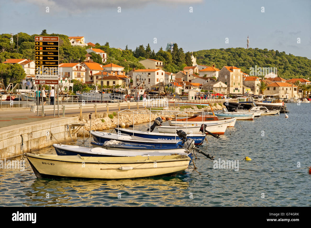 Damm nach Rogoznica Insel, in der Nähe von Split, Kroatien. Stockfoto