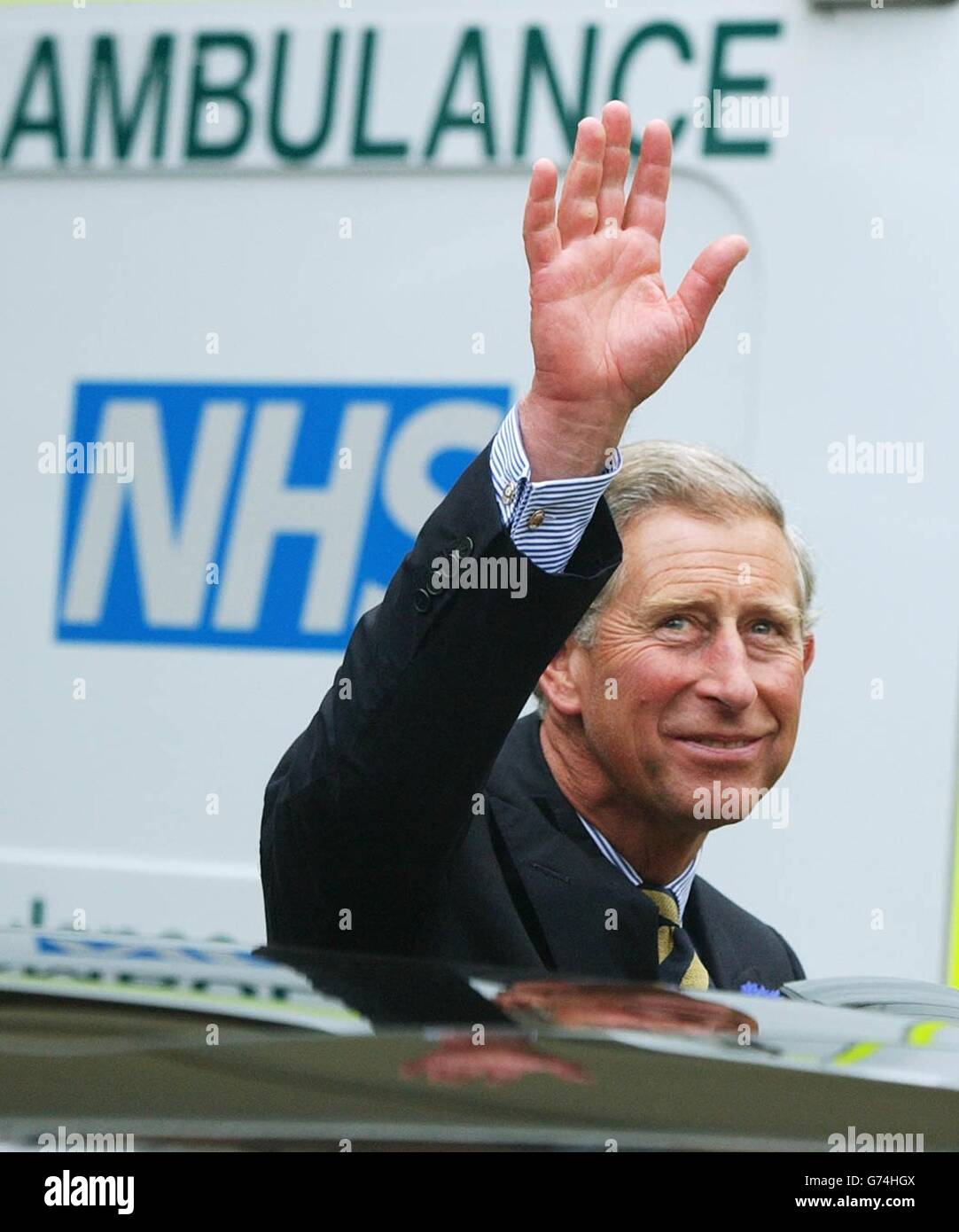 Der Prinz von Wales verlässt die neue 6.9 Millionen Notaufnahme im Queen's Medical Center, Nottingham, die er offiziell eröffnet hat. Prinz Charles war zurück in das Krankenhaus, wo er nach einem Polo-Unfall vor 14 Jahren behandelt wurde. Stockfoto