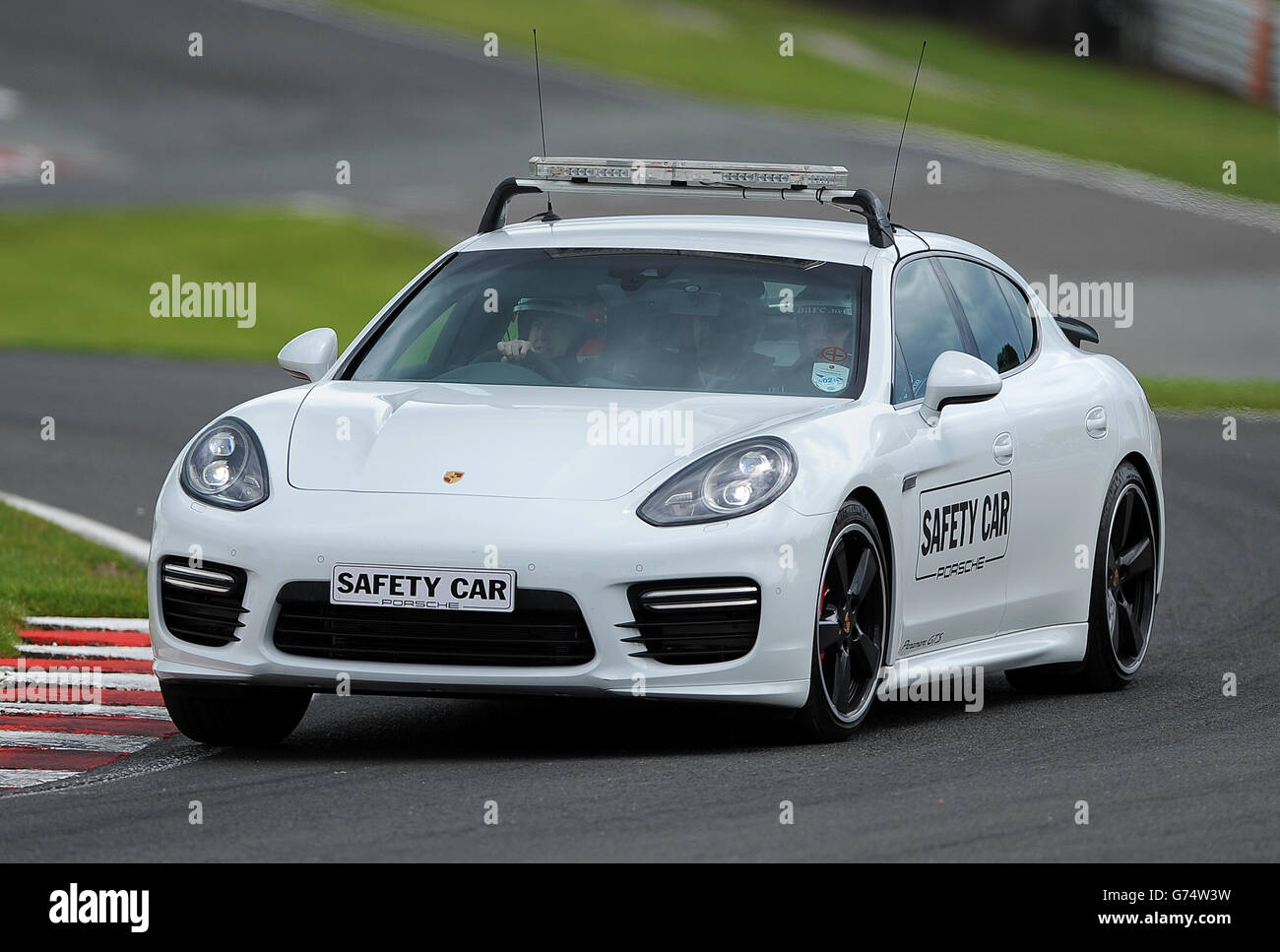 Motorsport - Dunlop MSA British Touring Car Championship - Oulton Park. Das Porsche Safety Car während des Rennens 2 im Oulton Park. Stockfoto
