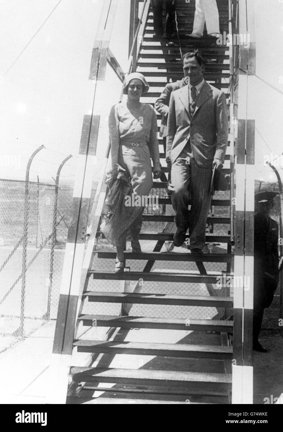 Prinzessin Ileana von Rumänien mit ihrem Verlobten Erzherzog Anton von Habsburg von Österreich, bei den Grand Prix Motorrennen in Rom. Stockfoto