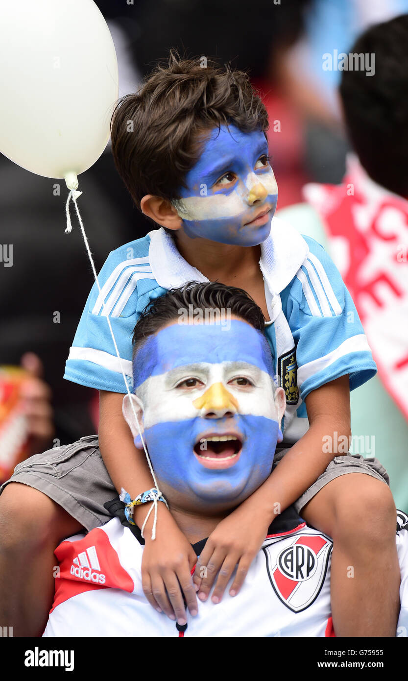 Fußball - FIFA Fußball-Weltmeisterschaft 2014 - Gruppe F - Nigeria gegen Argentinien - Estadio Beira-Rio. Argentinien Fans auf den Tribünen Stockfoto