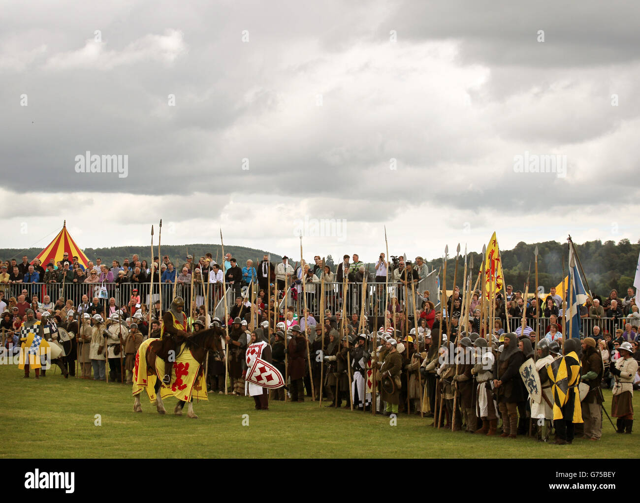 Die Schlacht von Bannockburn Nachinszenierung Performance beim Bannockburn Live Event in Bannockburn, das den 700. Jahrestag der Schlacht feiert. Stockfoto