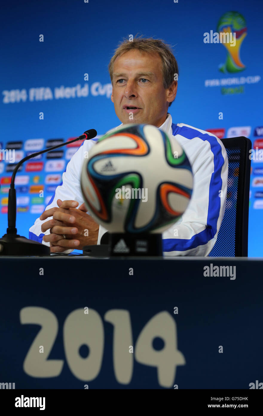 US-Cheftrainer Jurgen Klinsmann bei einer Pressekonferenz vor dem letzten 16-Konflikt mit Belgien in der Arena Fonte Nova, Salvador. Stockfoto
