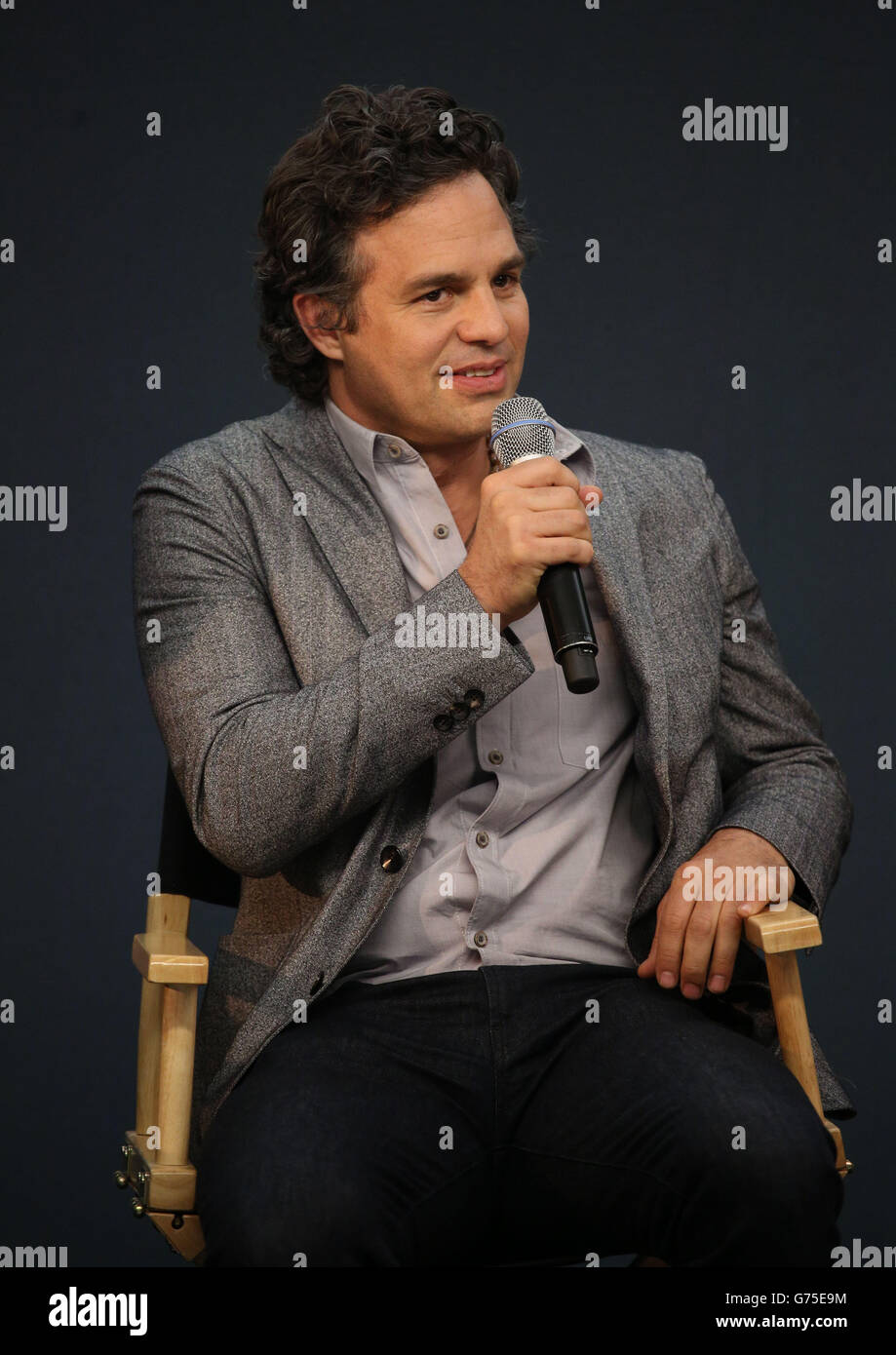 Mark Ruffalo nimmt an der Meet the Cast from Begin Again-Veranstaltung im Apple Store, Regent Street, London Teil. Stockfoto