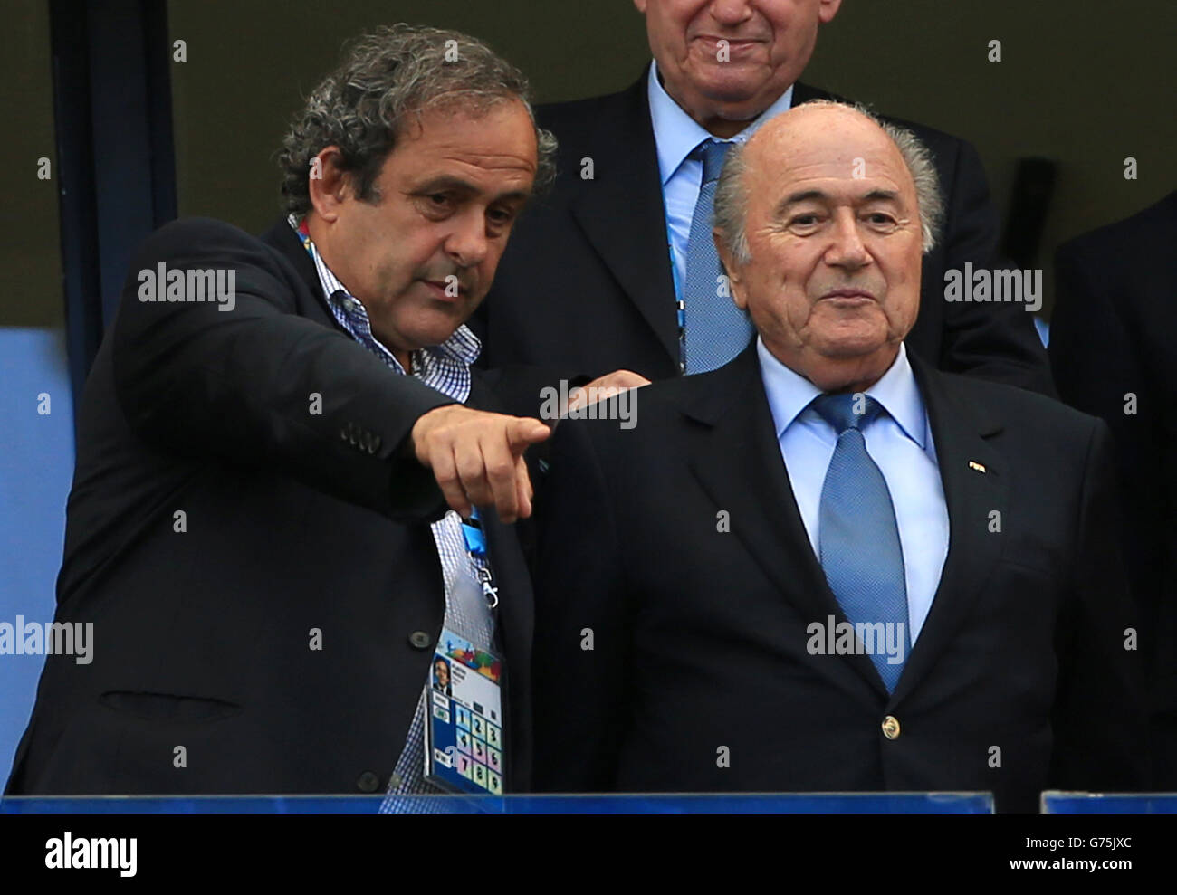 UEFA-Präsident Michel Platini (links) und FIFA-Präsident Sepp Blatter (Rechts) in den Tribünen Stockfoto