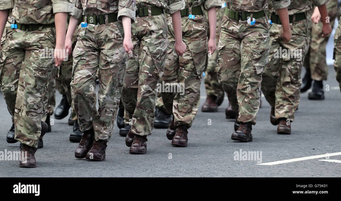 Soldaten marschieren während Armed Forces Day in Cleethorpes, Lincolnshire. Stockfoto
