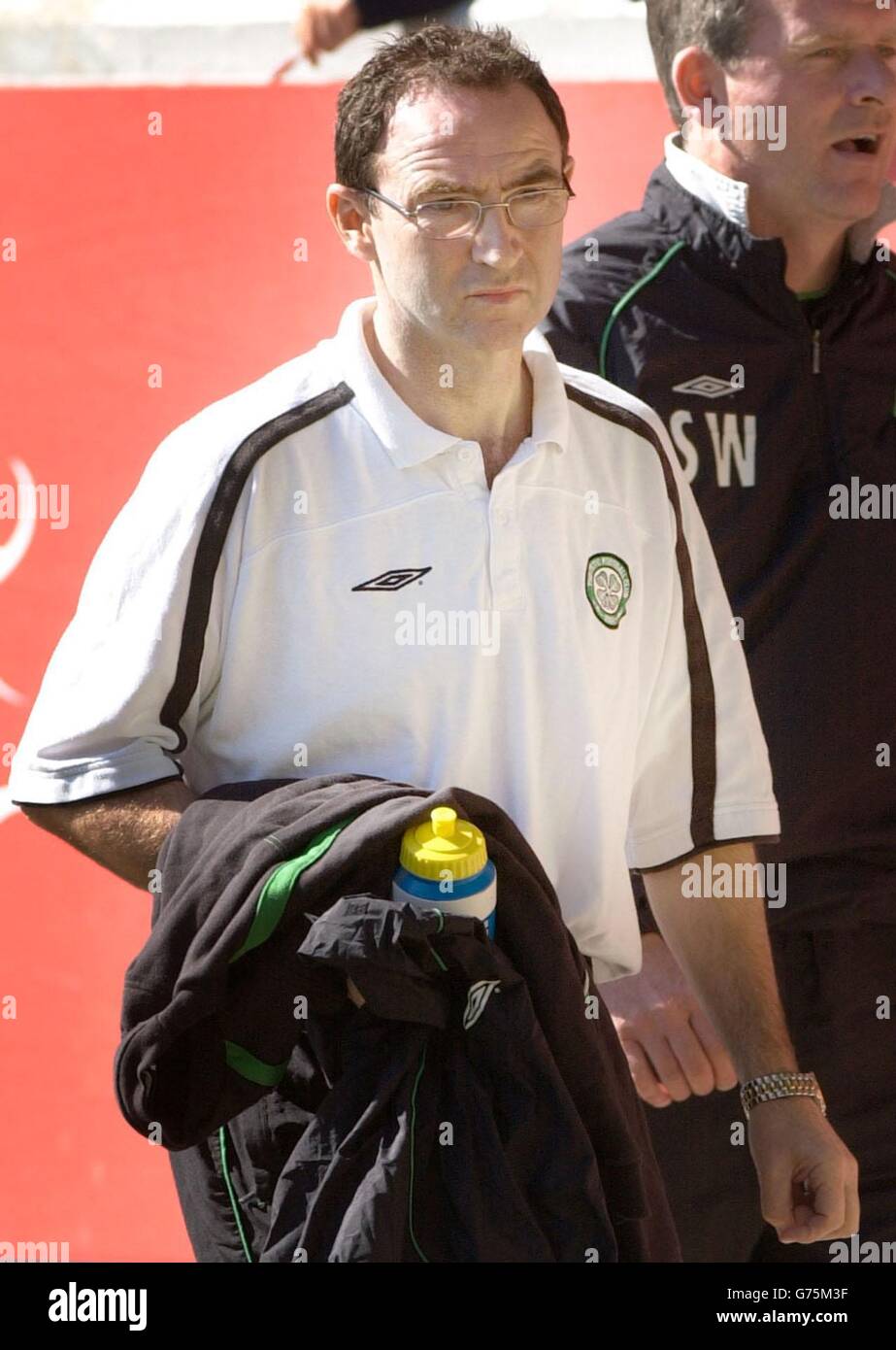Celtic-Manager Martin O'Neill während des Spiels in der Bank of Scotland Scottish Premier League im Pittodrie-Stadion von Aberdeen. Stockfoto