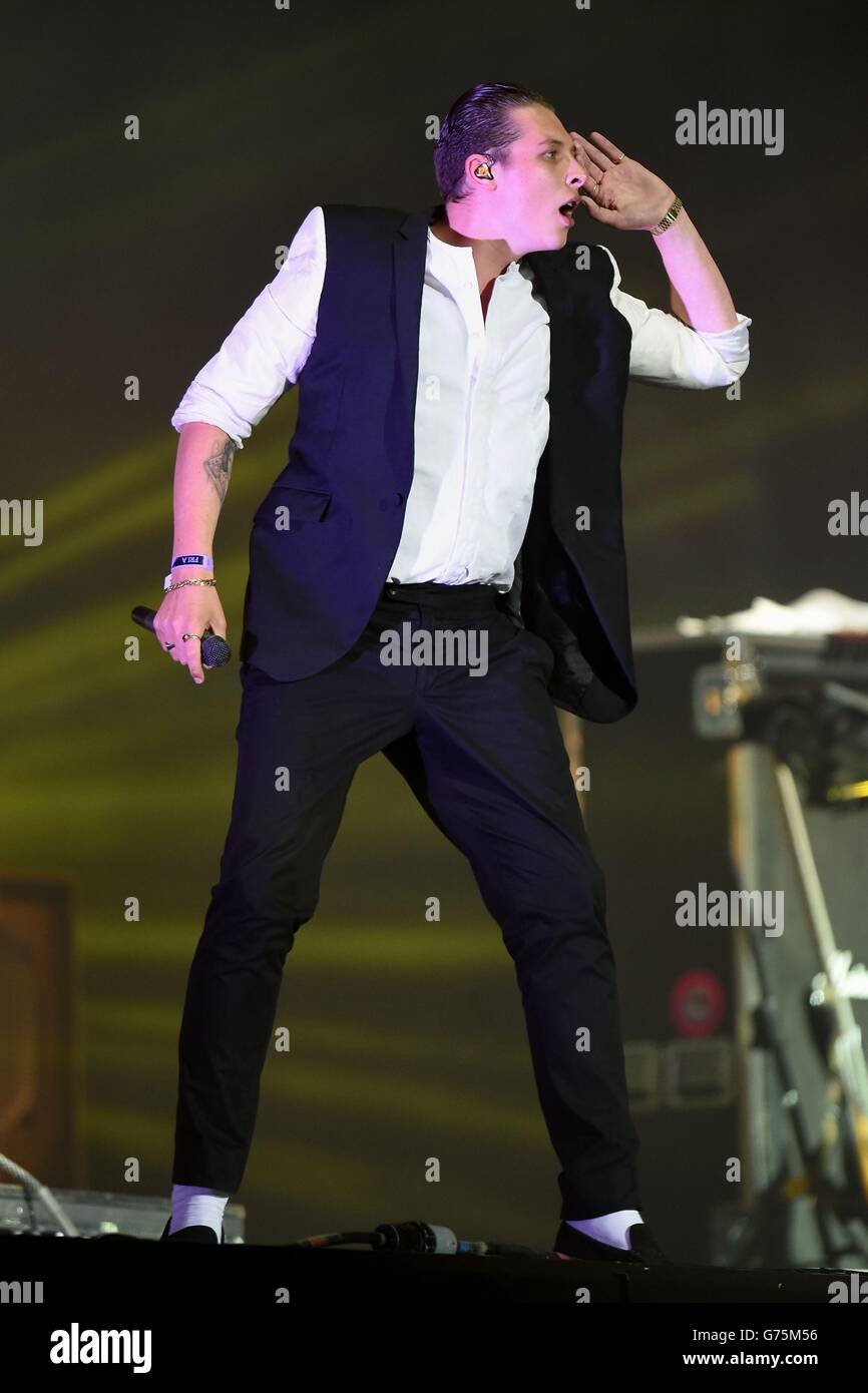 Besonderer Gast John Newman tritt am ersten Tag des Wireless Festivals im Perry Park, Birmingham, auf der Bühne auf. Stockfoto