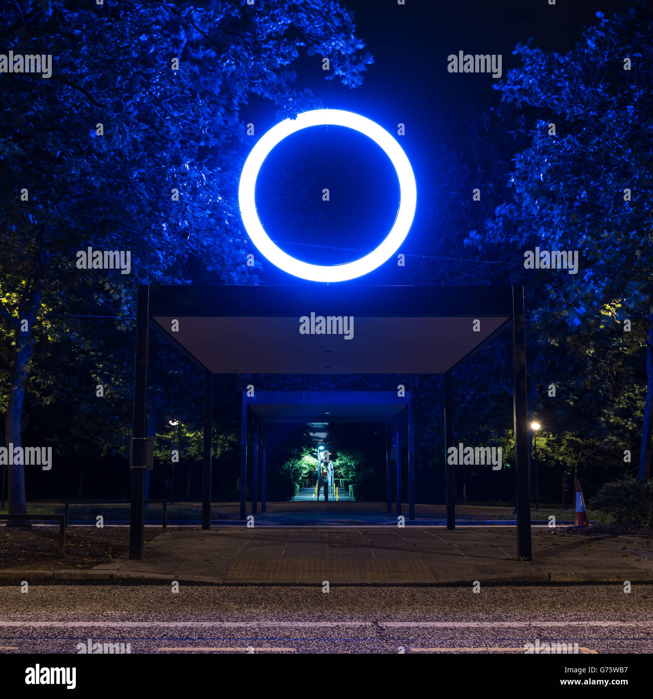 Fluoreszierenden blauen Kreis Stockfoto