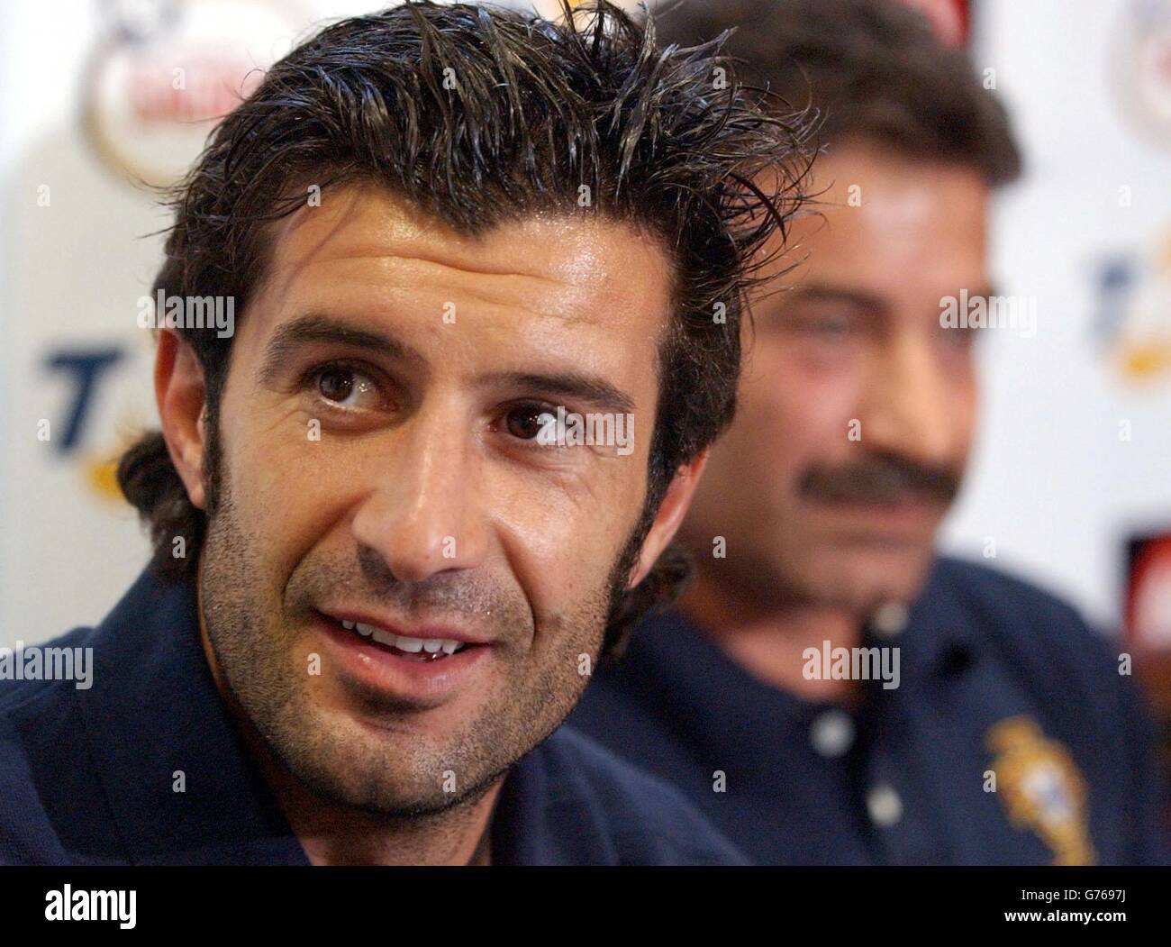 Luis figo portugal 2002 Fotos und Bildmaterial in hoher Auflösung Alamy