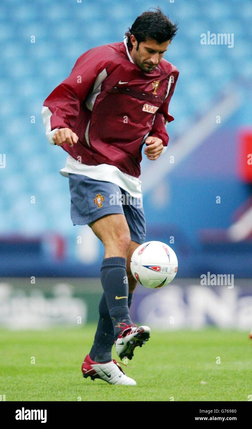 Luis figo portugal 2002 Fotos und Bildmaterial in hoher Auflösung Alamy