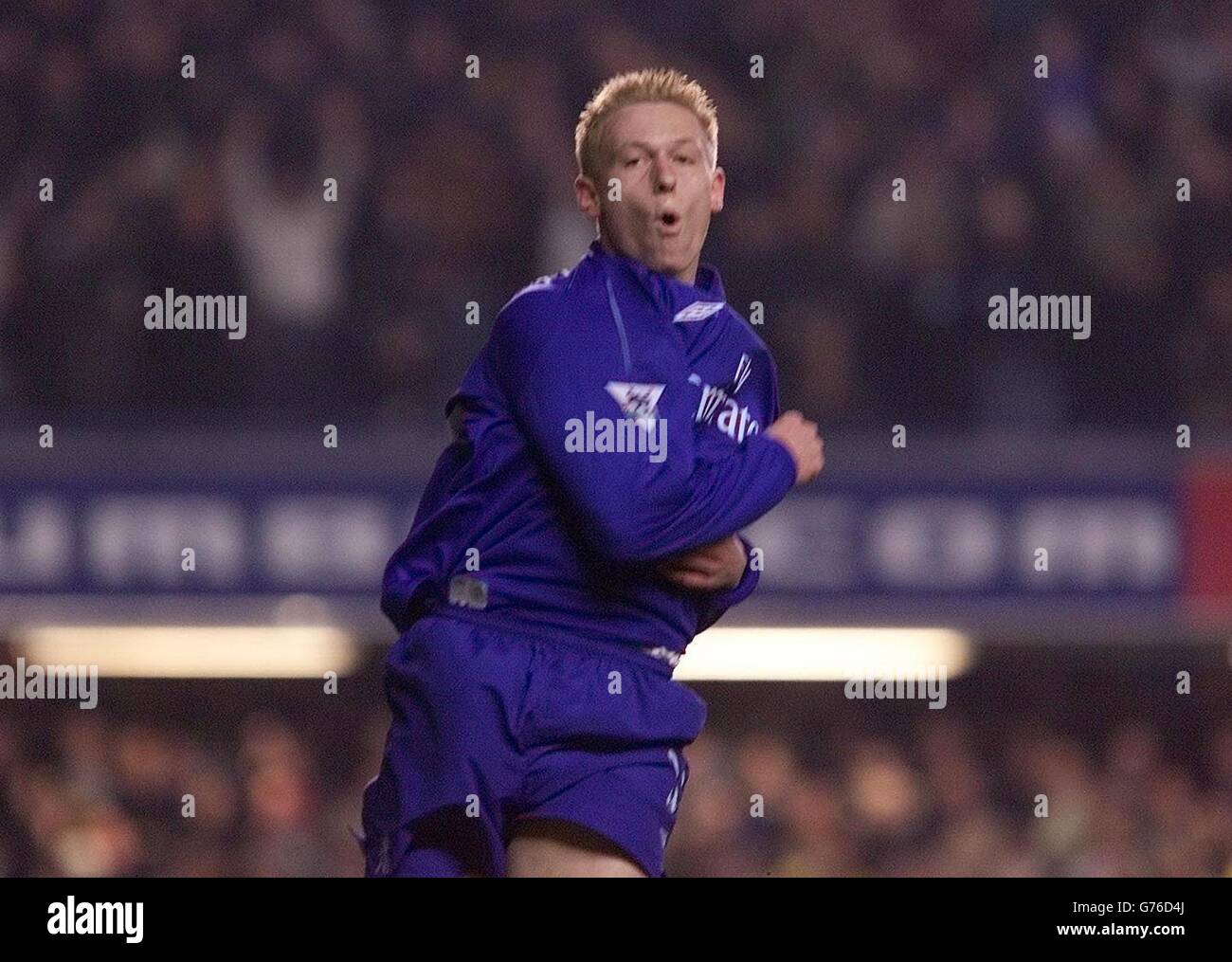 Mikael Forsell feiert, nachdem er Chelseas 3. Tor bei seinem 3-1 Sieg über Preston North End im fünften Runde des AXA FA Cup Fußballspiels in Stamford Bridge, West London, erzielt hat. Stockfoto