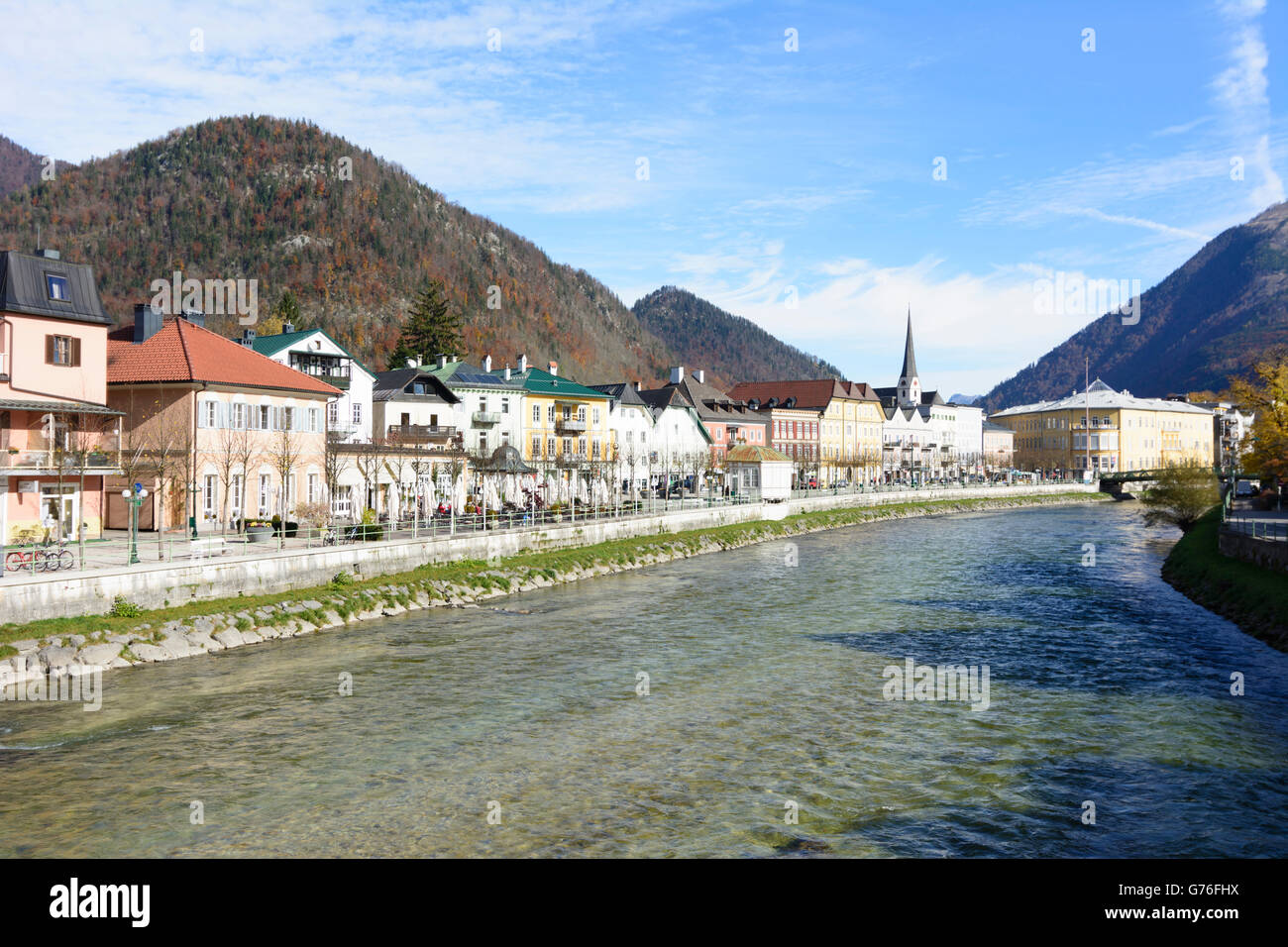 Esplanade mit den Häusern der ehemaligen Salz Händler entlang der Traunufer, ehemals Hotel Elisabeth (rechts) und die Kaiserin Stockfoto
