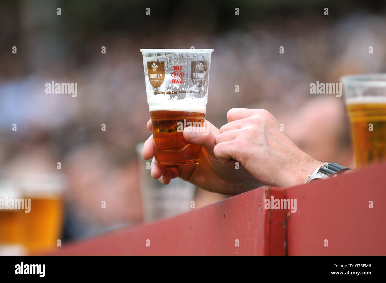 Cricket - NatWest T20 Blast - South Division - Surrey / Kent Spitfires - Kia Oval. Detail eines Pint-Glases der Marke Surrey Stockfoto